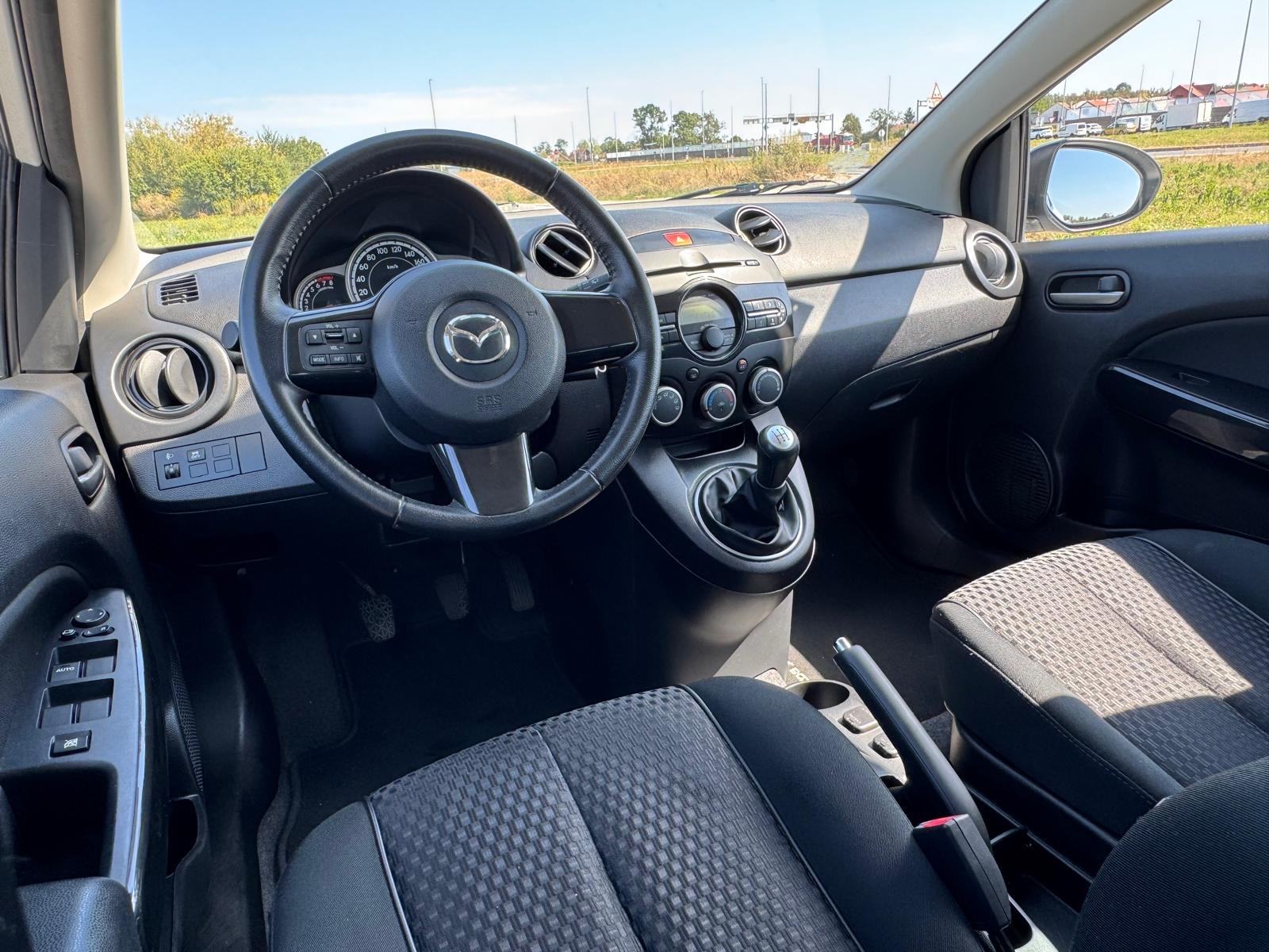 Mazda 2 1,3 Perla bijela - Automatskaklima - ALU, fotografija 10