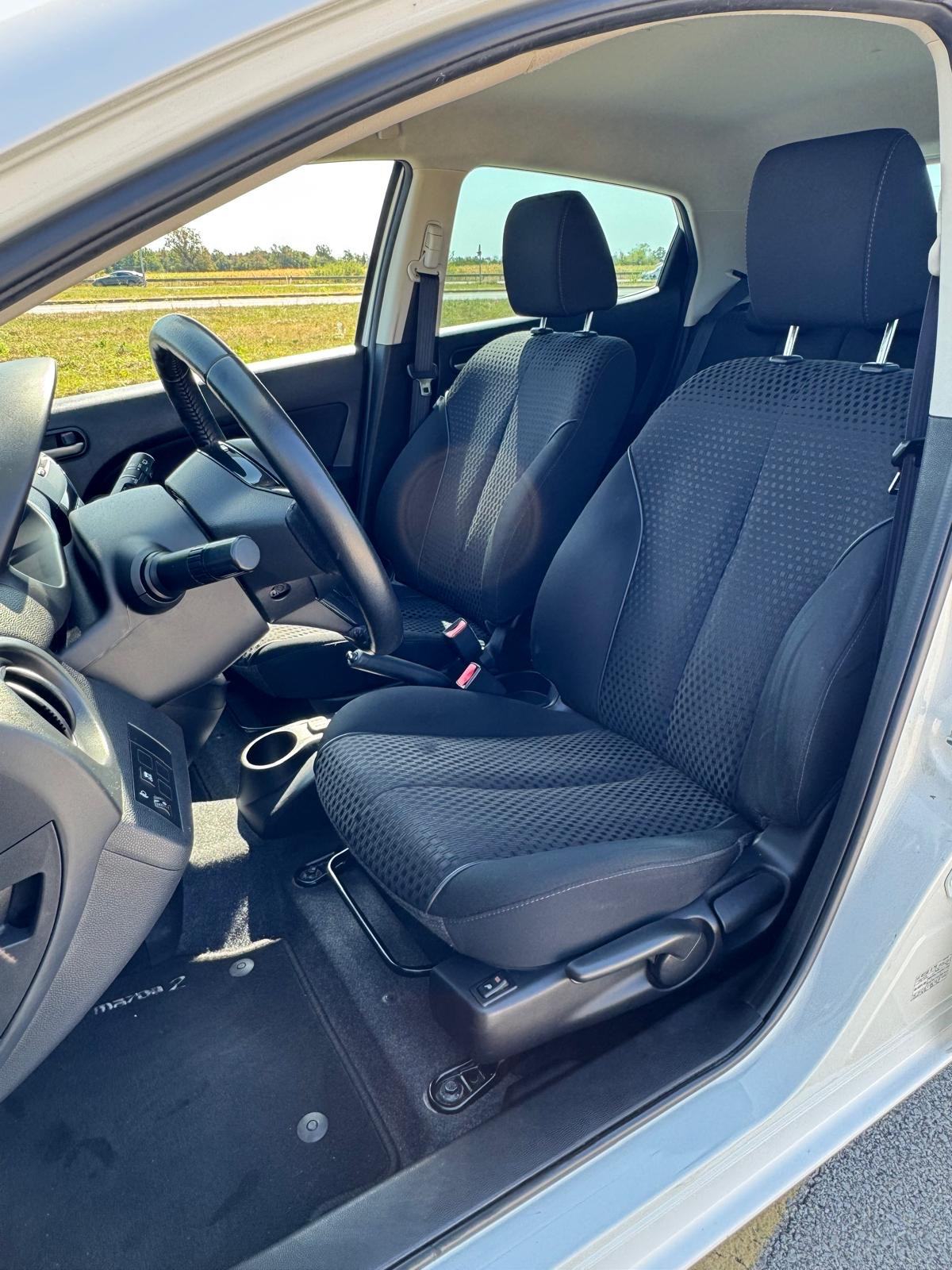 Mazda 2 1,3 Perla bijela - Automatskaklima - ALU, fotografija 11