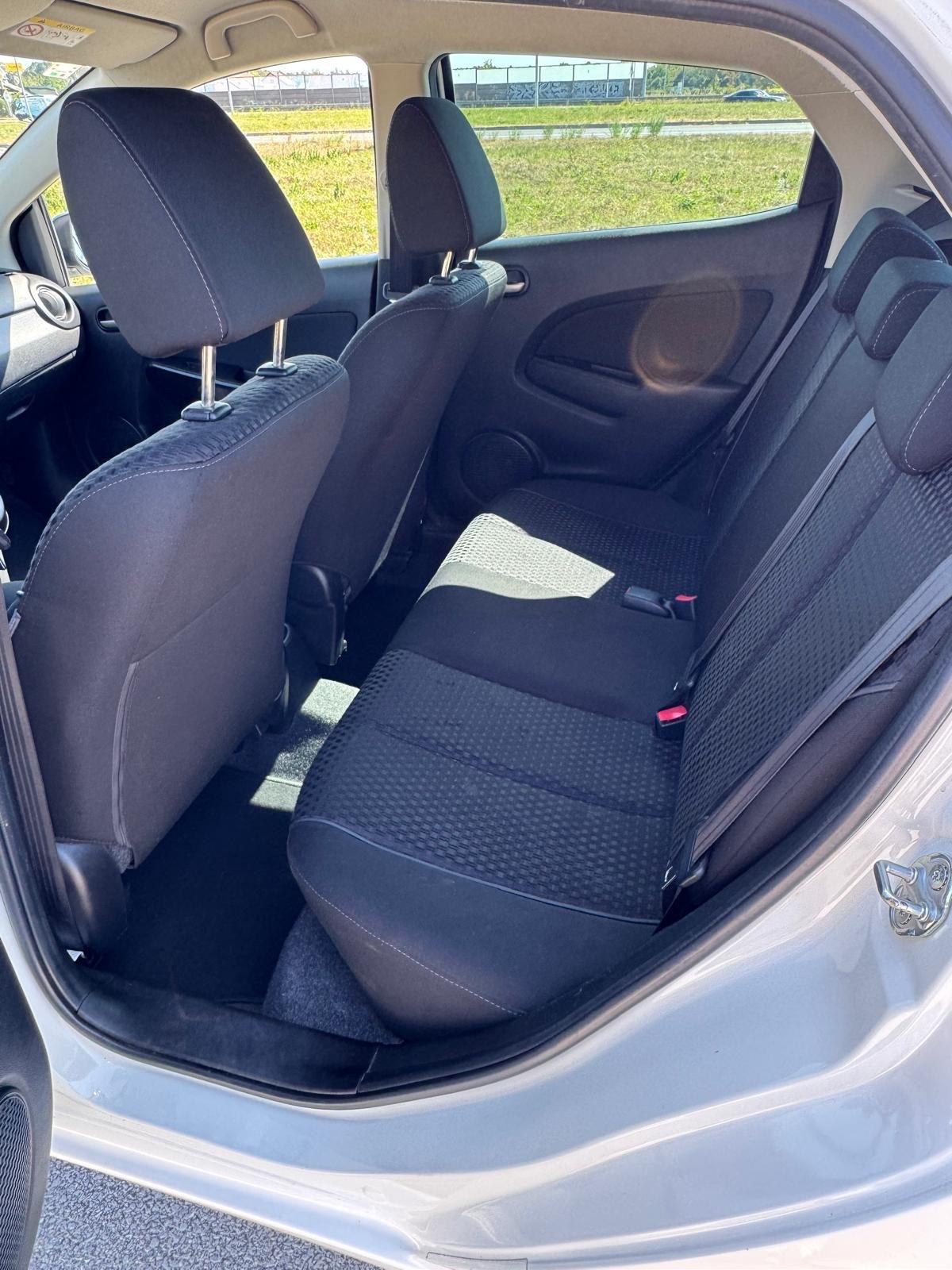 Mazda 2 1,3 Perla bijela - Automatskaklima - ALU, fotografija 16