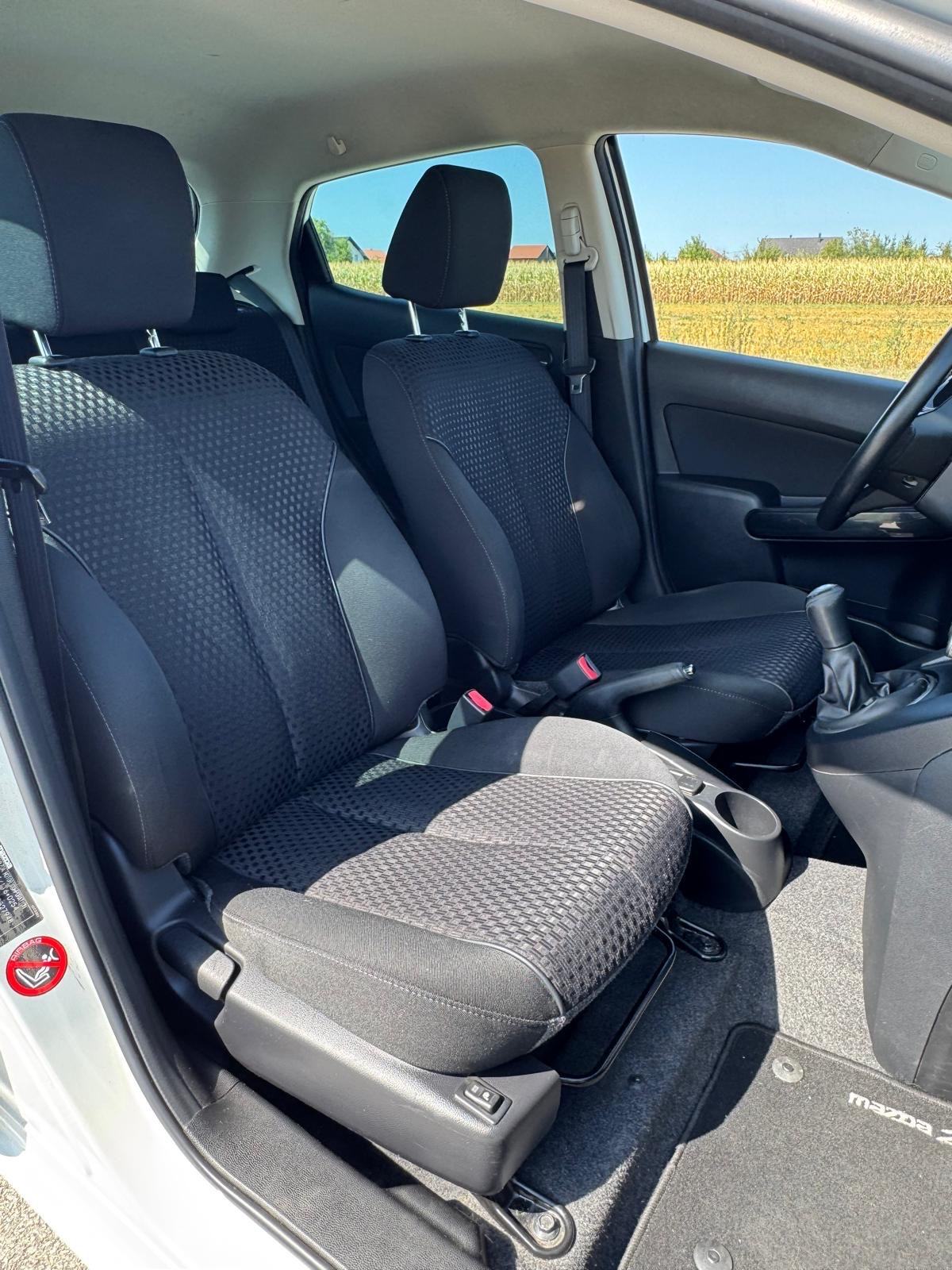Mazda 2 1,3 Perla bijela - Automatskaklima - ALU, fotografija 17