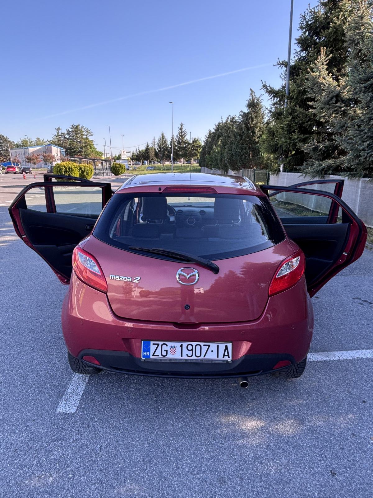 Mazda 2 1,3 i TE, fotografija 7