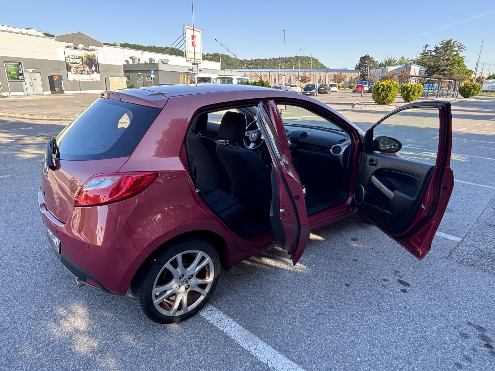Mazda 2 1,3 i TE, fotografija 8