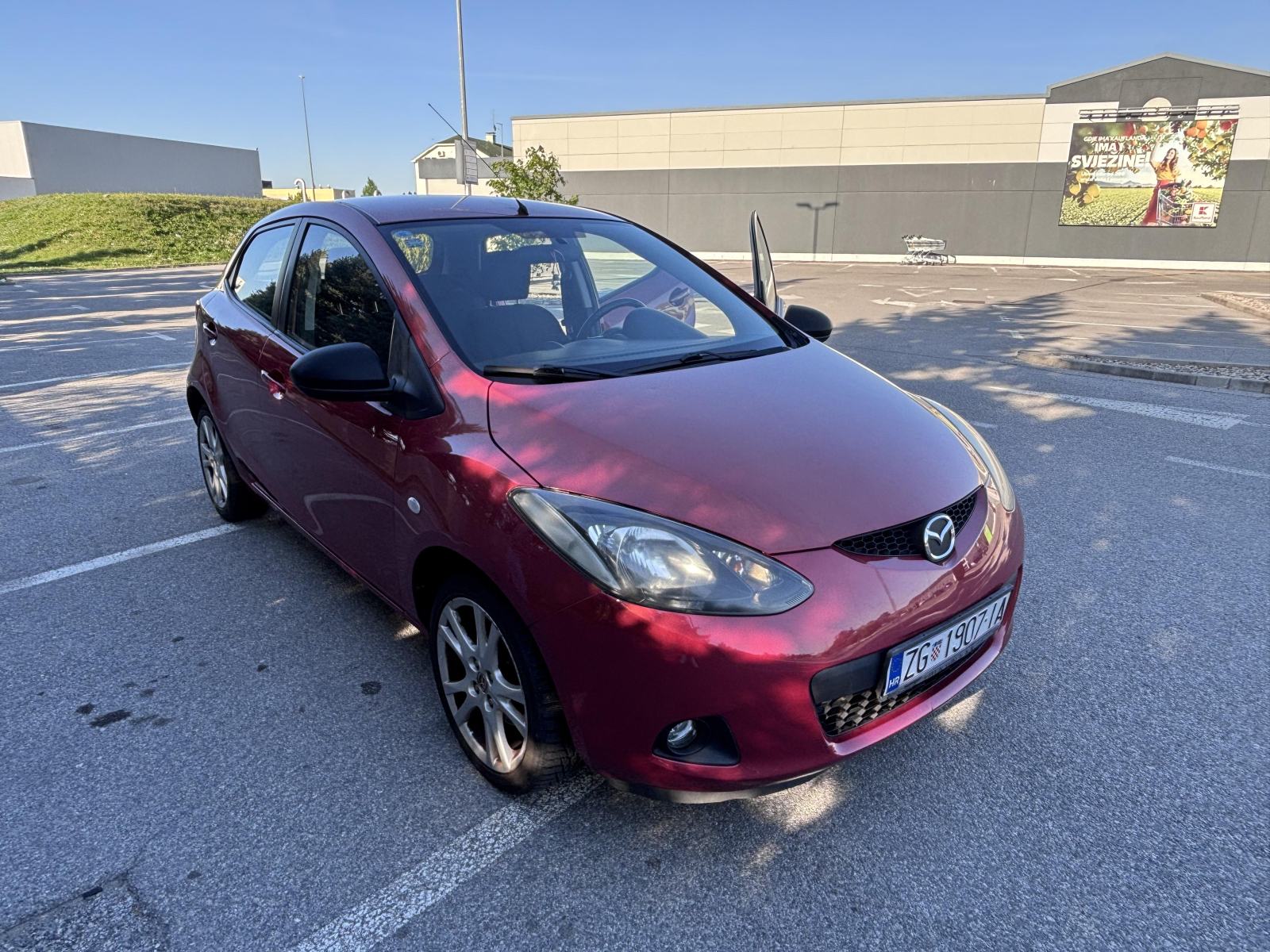 Mazda 2 1,3 i TE, fotografija 3