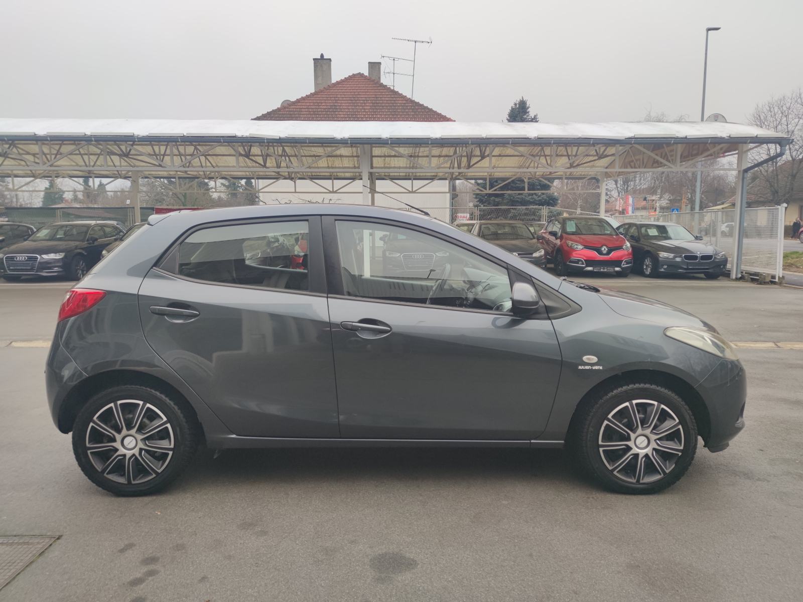 Mazda 2 1.4 CD KLIMA PARKING SENZORI PUTNI KOMPJUTER, fotografija 13