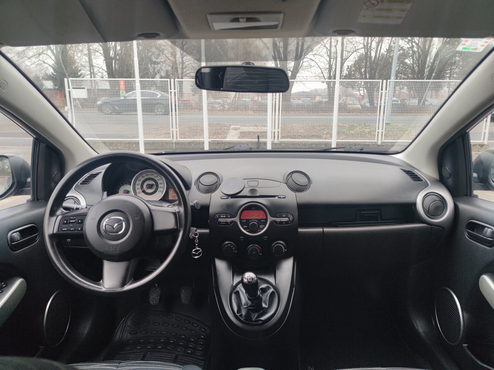 Mazda 2 1.4 CD KLIMA PARKING SENZORI PUTNI KOMPJUTER, fotografija 14