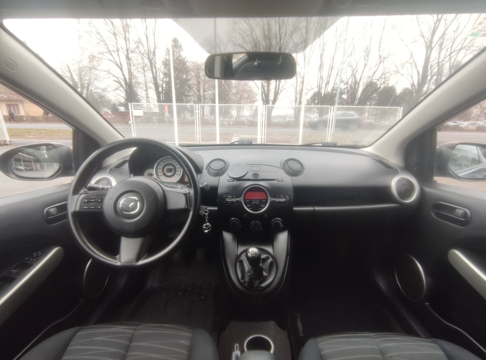 Mazda 2 1.4 CD KLIMA PARKING SENZORI PUTNI KOMPJUTER, fotografija 15