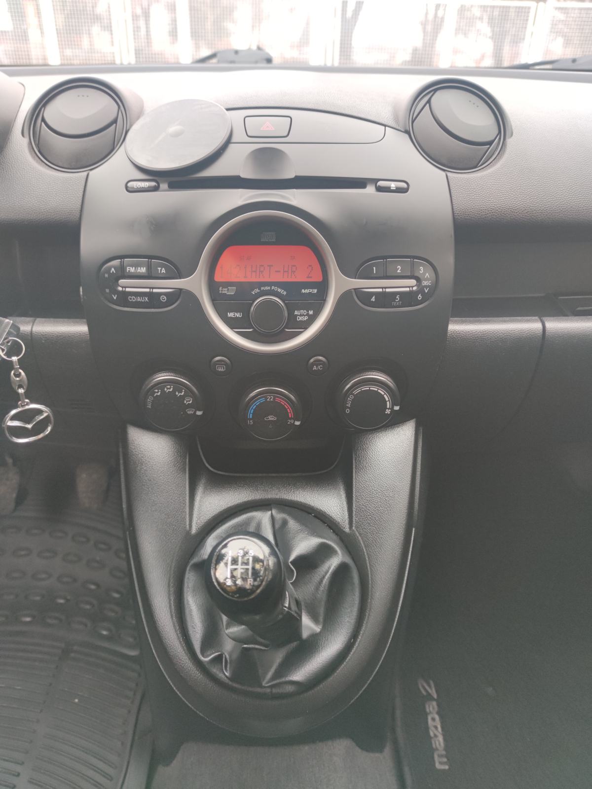 Mazda 2 1.4 CD KLIMA PARKING SENZORI PUTNI KOMPJUTER, fotografija 19