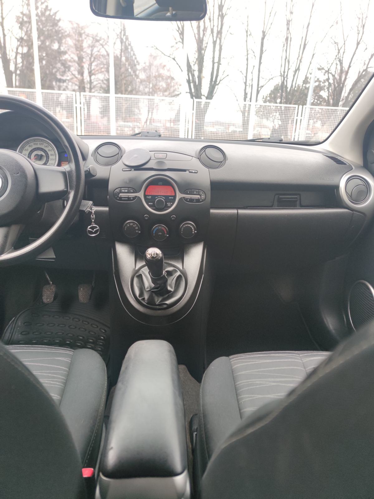 Mazda 2 1.4 CD KLIMA PARKING SENZORI PUTNI KOMPJUTER, fotografija 20