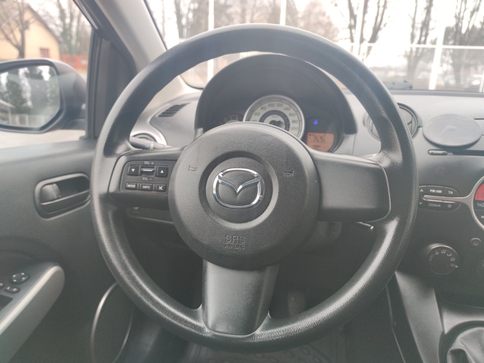 Mazda 2 1.4 CD KLIMA PARKING SENZORI PUTNI KOMPJUTER, fotografija 18