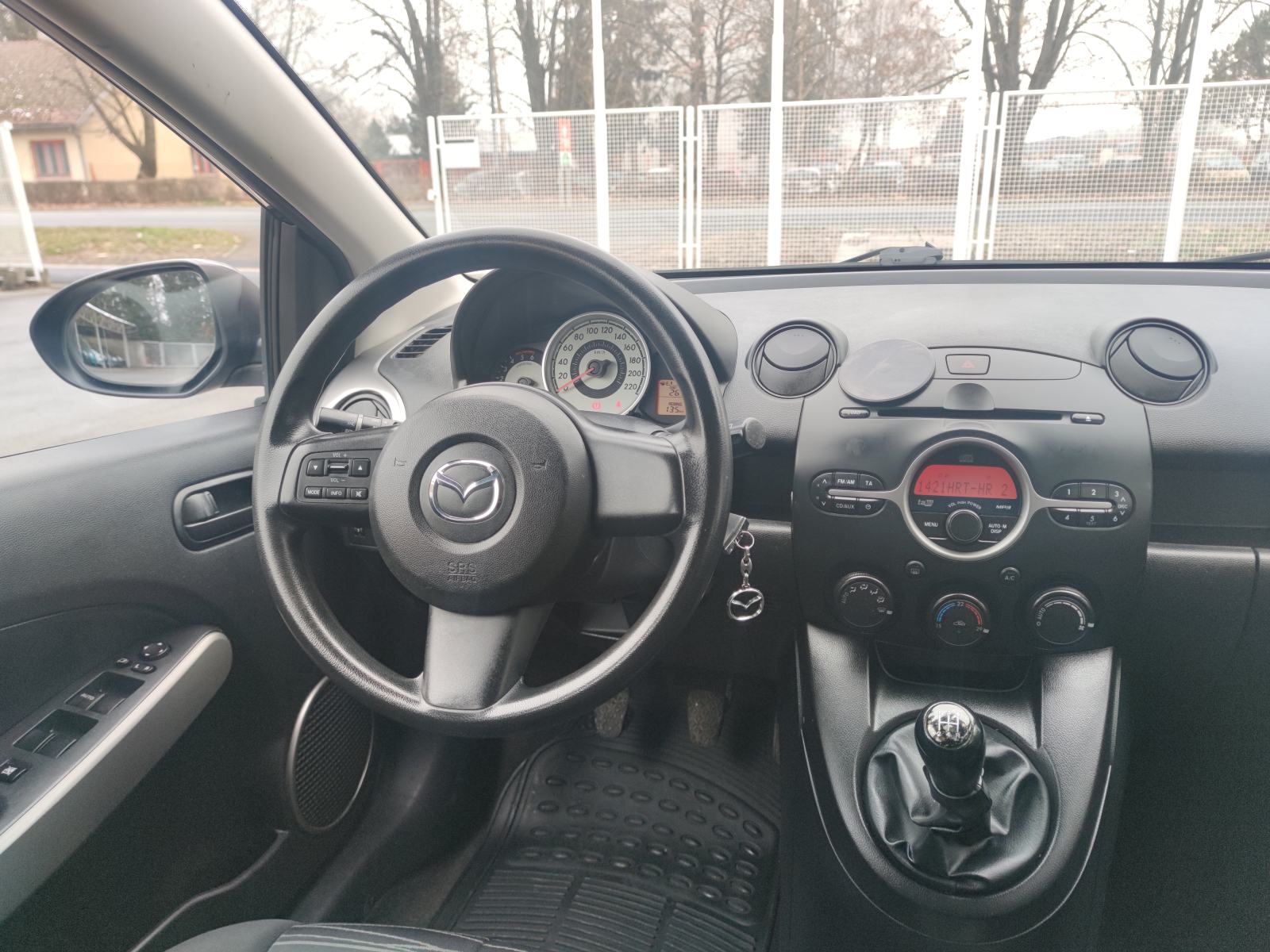Mazda 2 1.4 CD KLIMA PARKING SENZORI PUTNI KOMPJUTER, fotografija 16