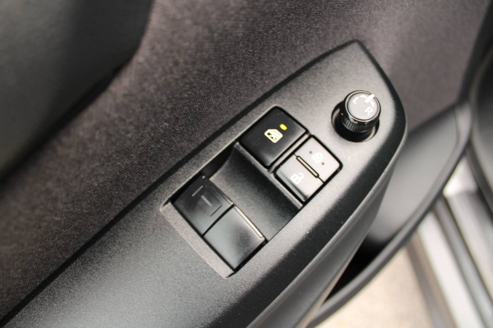 Mazda 2 1.5 Hybrid AUTOMATIK, fotografija 13