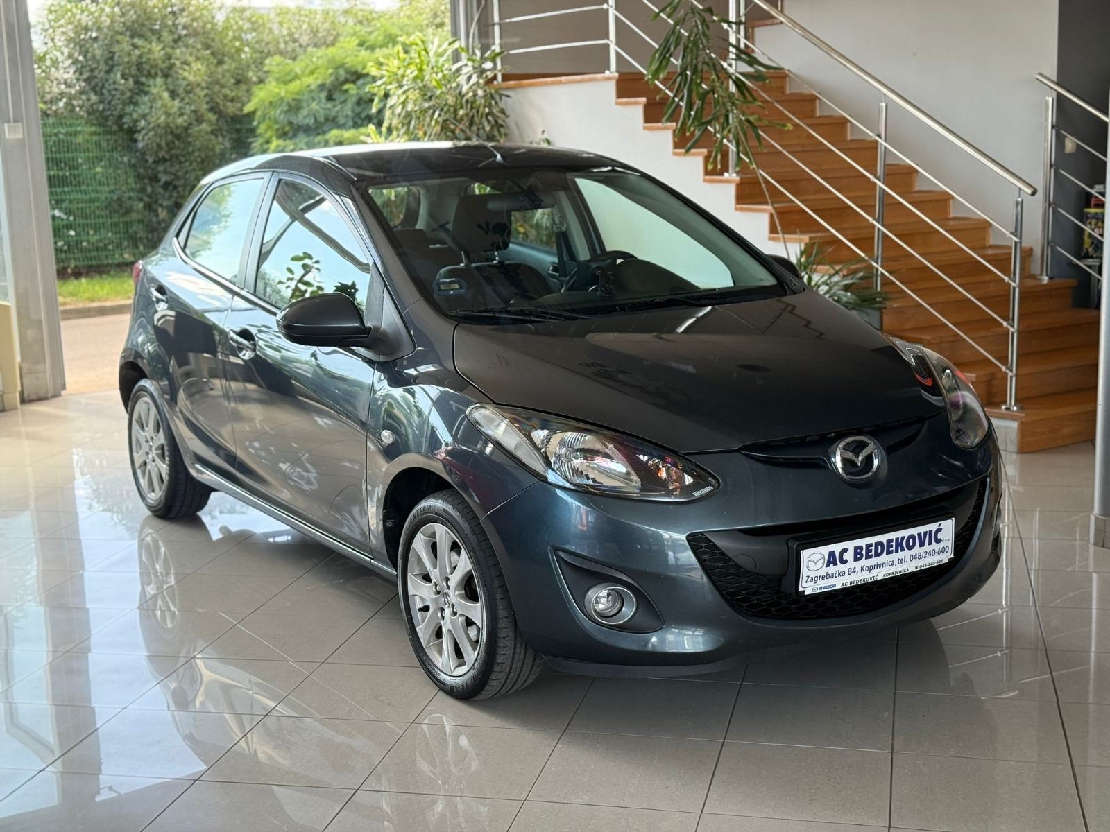 Wunderschone Mazda 2 Automatik Fotos