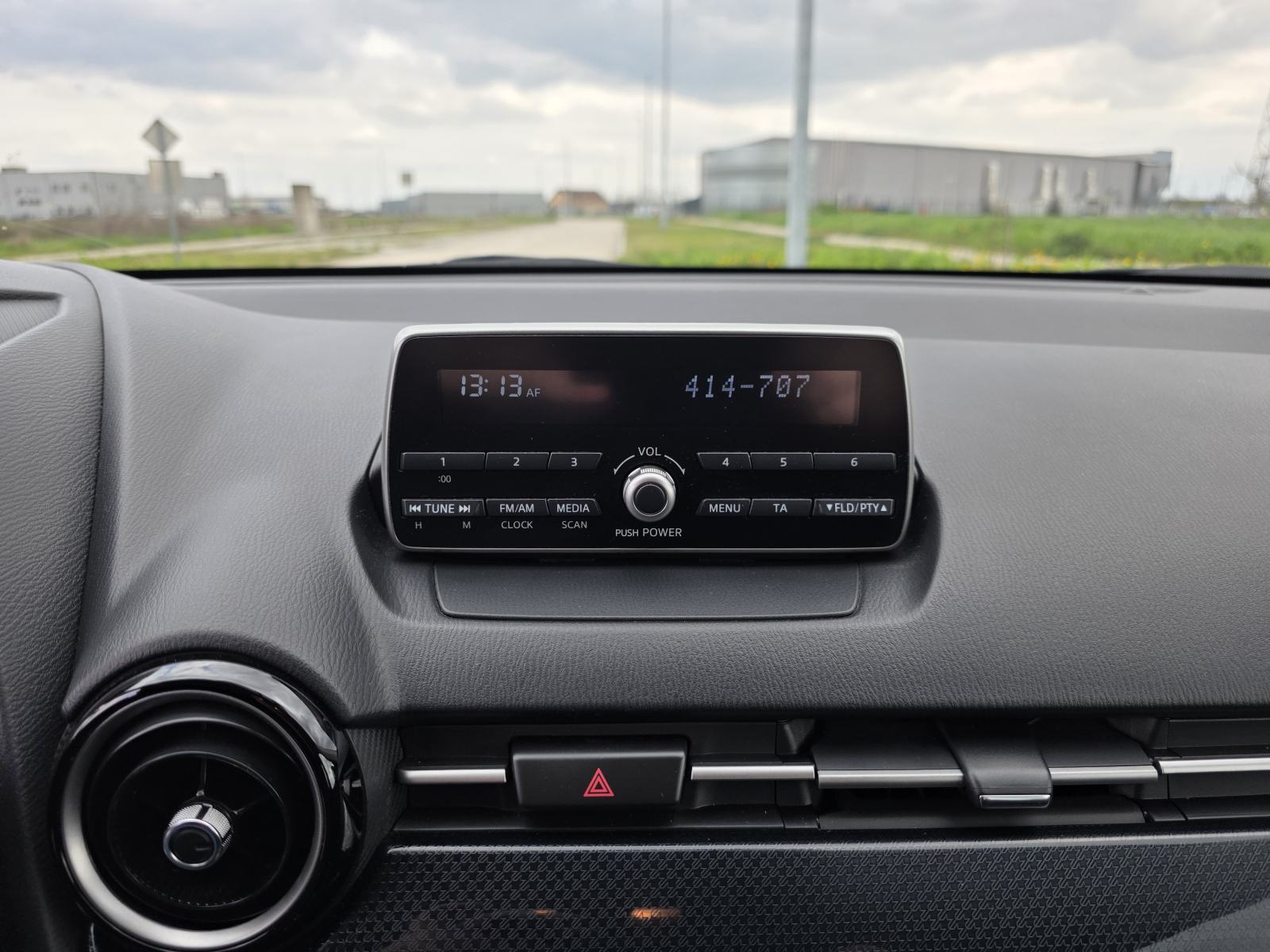 Mazda 2 1.5D TOP STANJE 110000km, fotografija 12