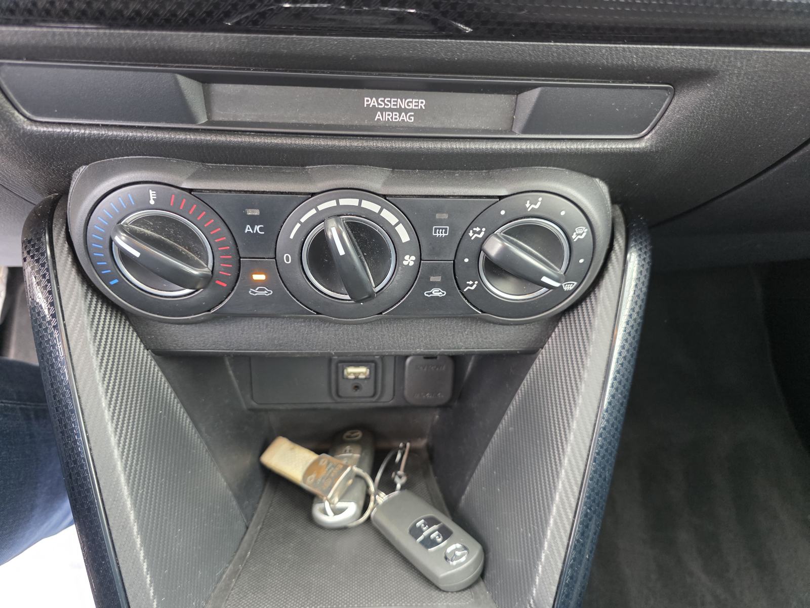 Mazda 2 1.5D TOP STANJE 110000km, fotografija 13