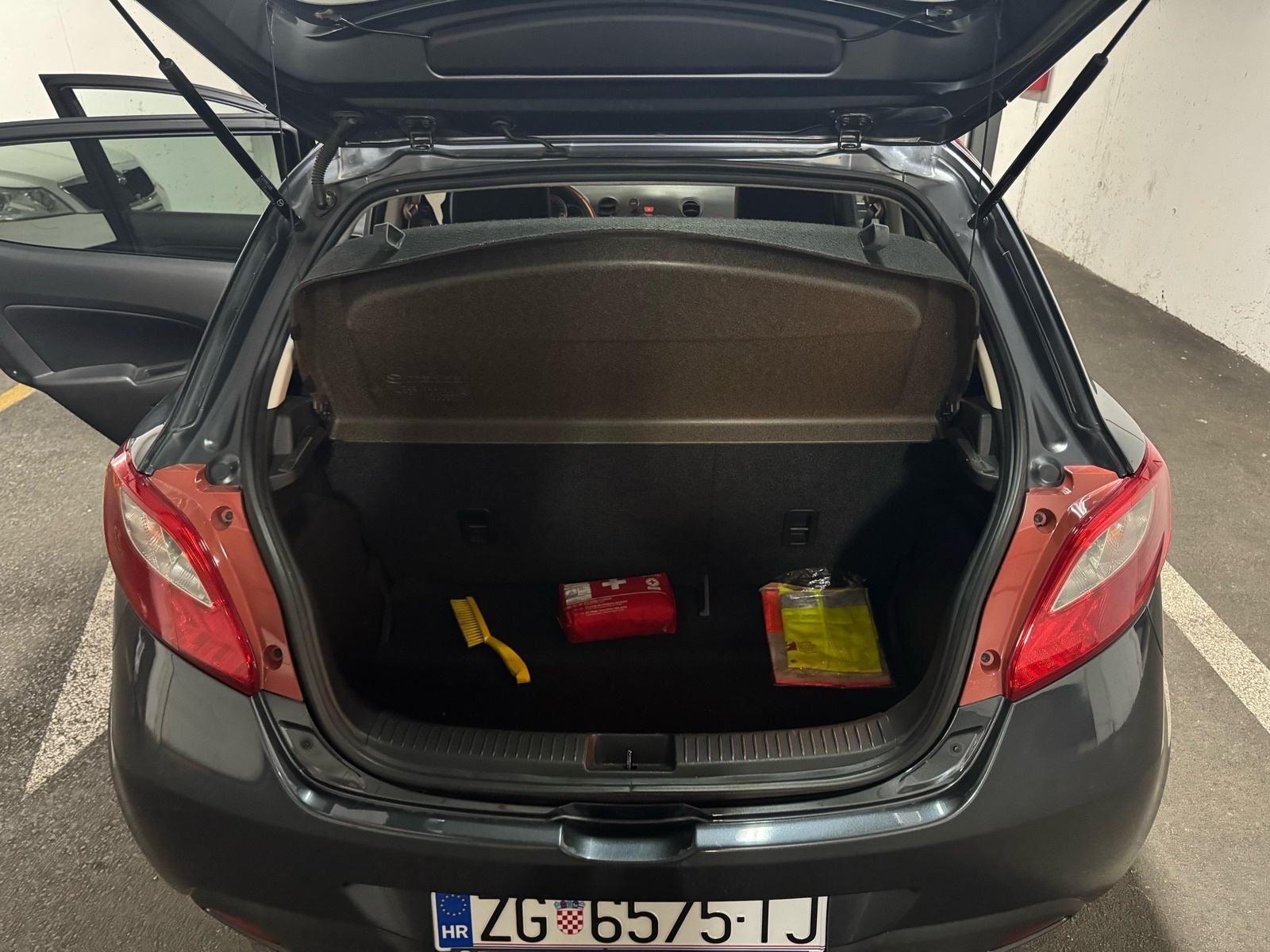 Mazda 2 1.6 MZ-CD-Diesel 2011.g, fotografija 11