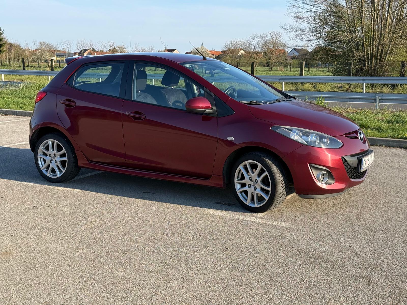 Mazda 2 1,6 CD, reg.2/27; maglenke; grij.sjed., fotografija 3