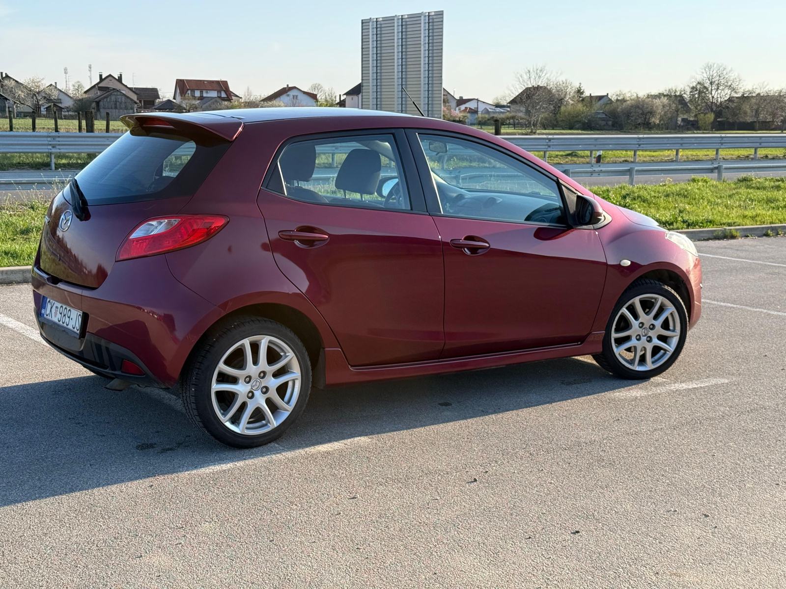 Mazda 2 1,6 CD, reg.2/27; maglenke; grij.sjed., fotografija 4