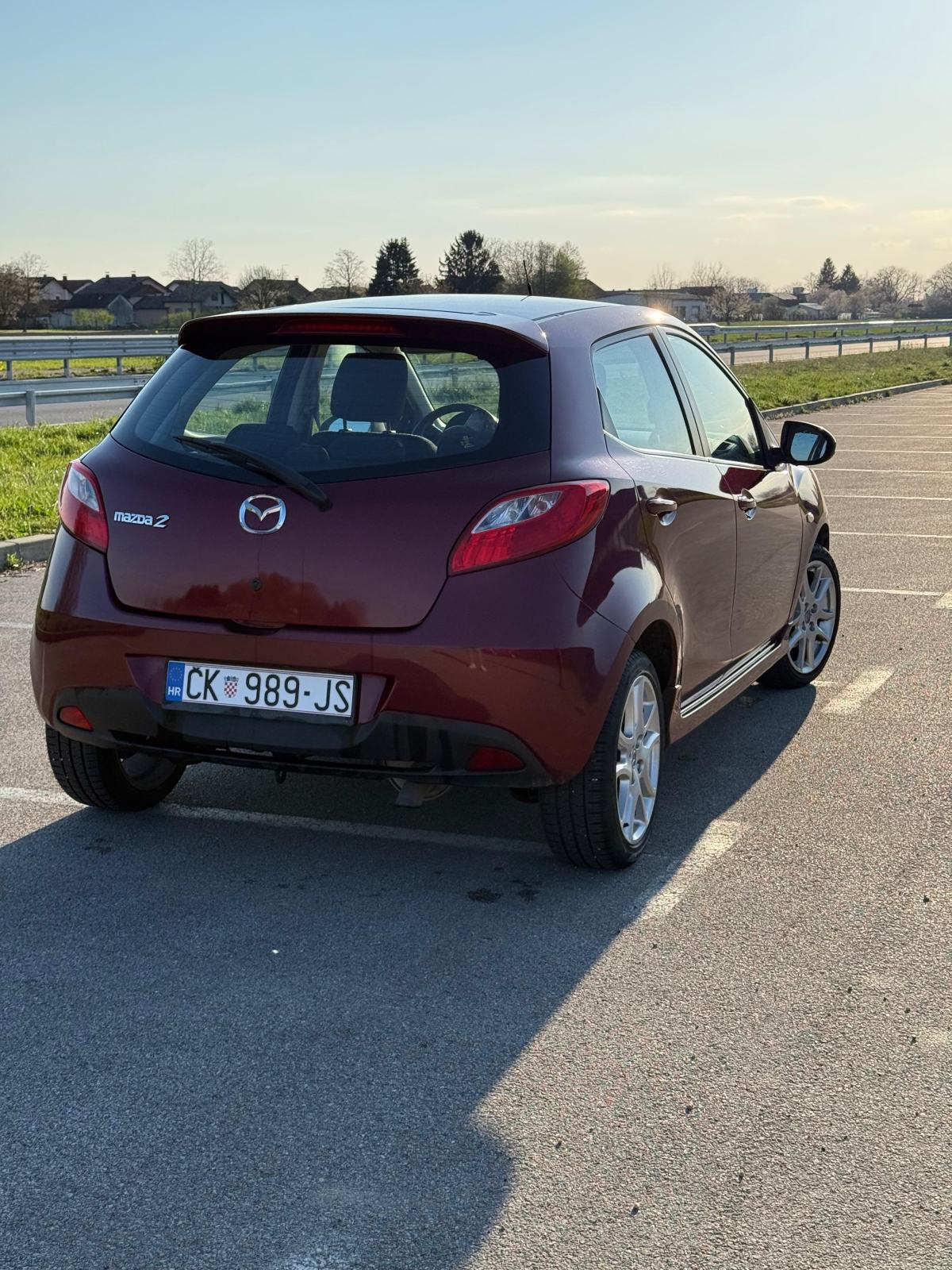 Mazda 2 1,6 CD, reg.2/27; maglenke; grij.sjed., fotografija 5