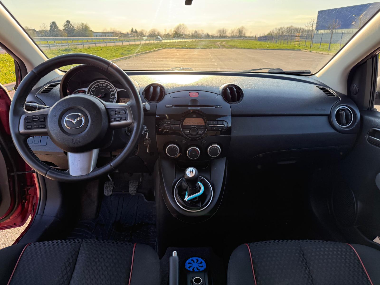 Mazda 2 1,6 CD, reg.2/27; maglenke; grij.sjed., fotografija 13