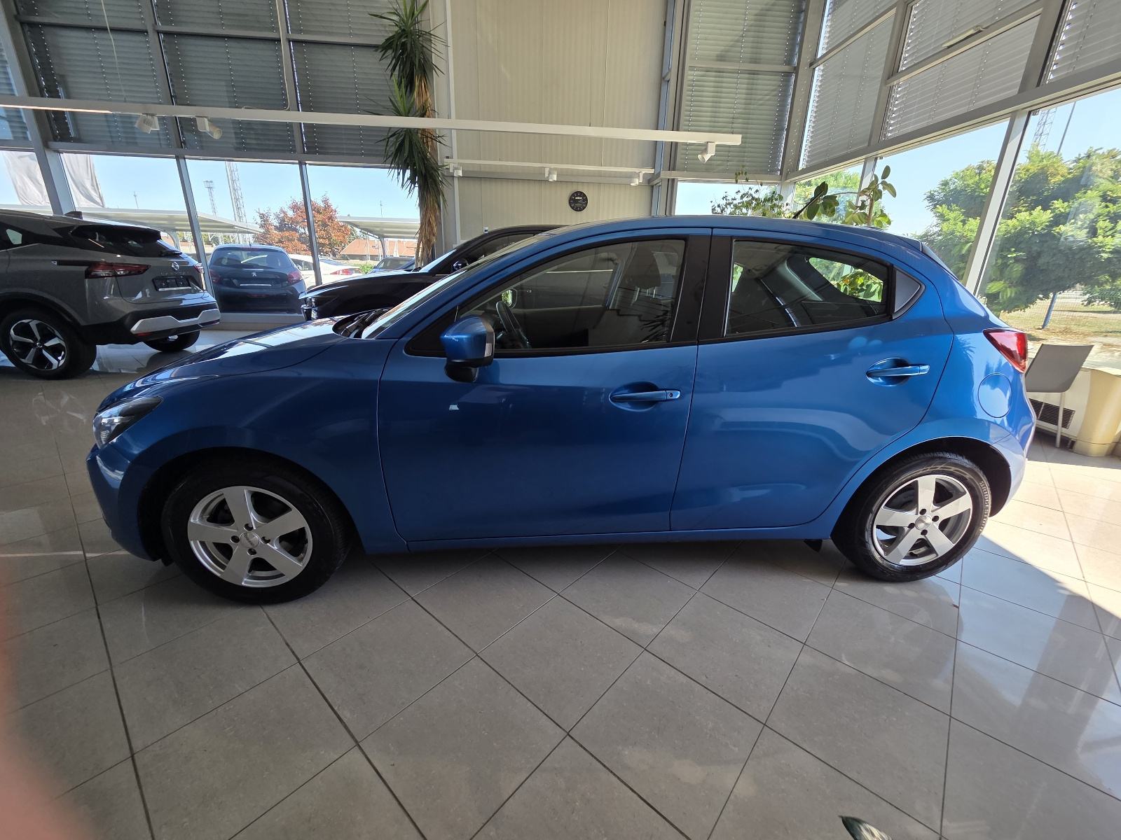 Mazda 2 G90 Challenge SERVISNA SAMO 63350 KILOMETARA, fotografija 4
