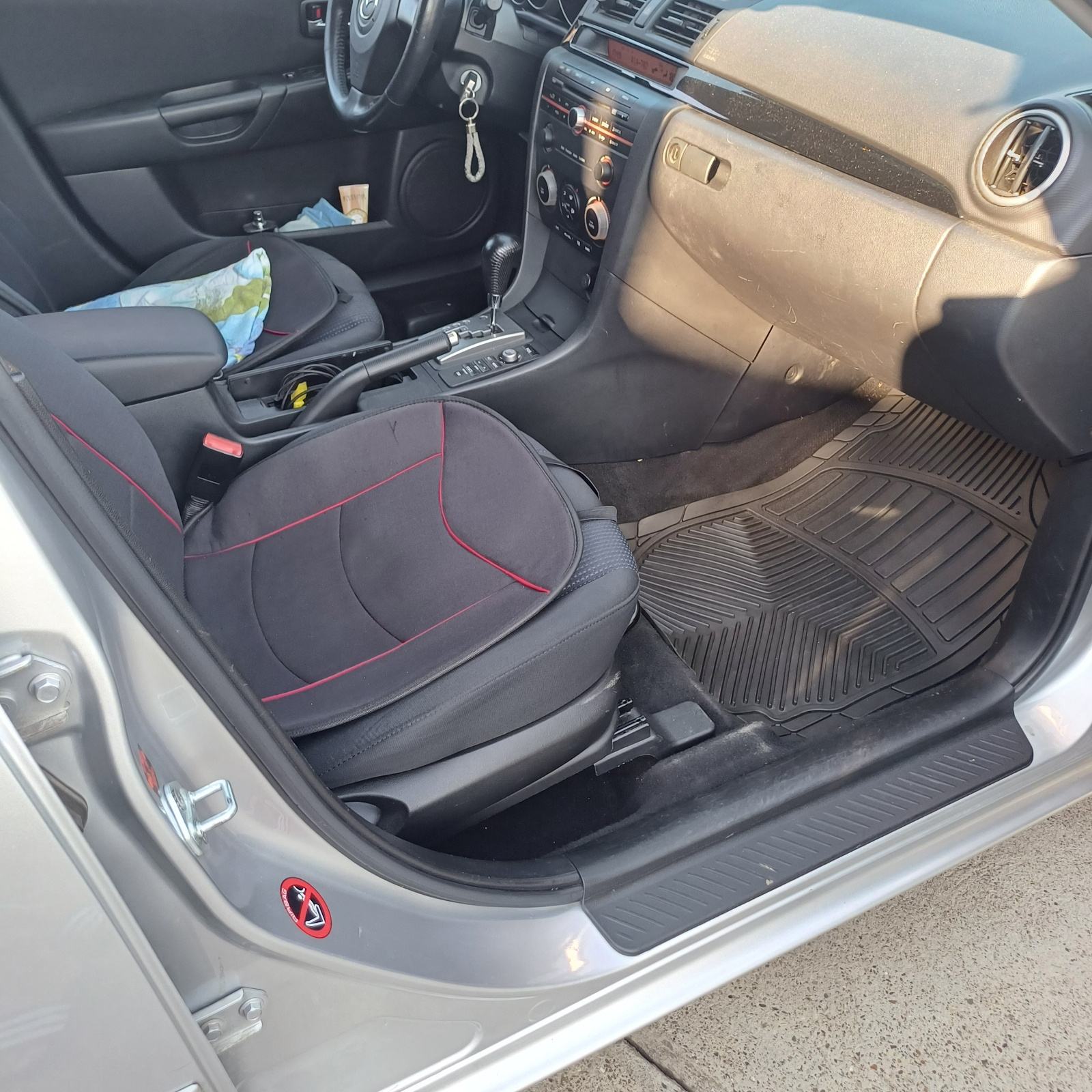 Mazda 3 1,6 i CE automatik, fotografija 6