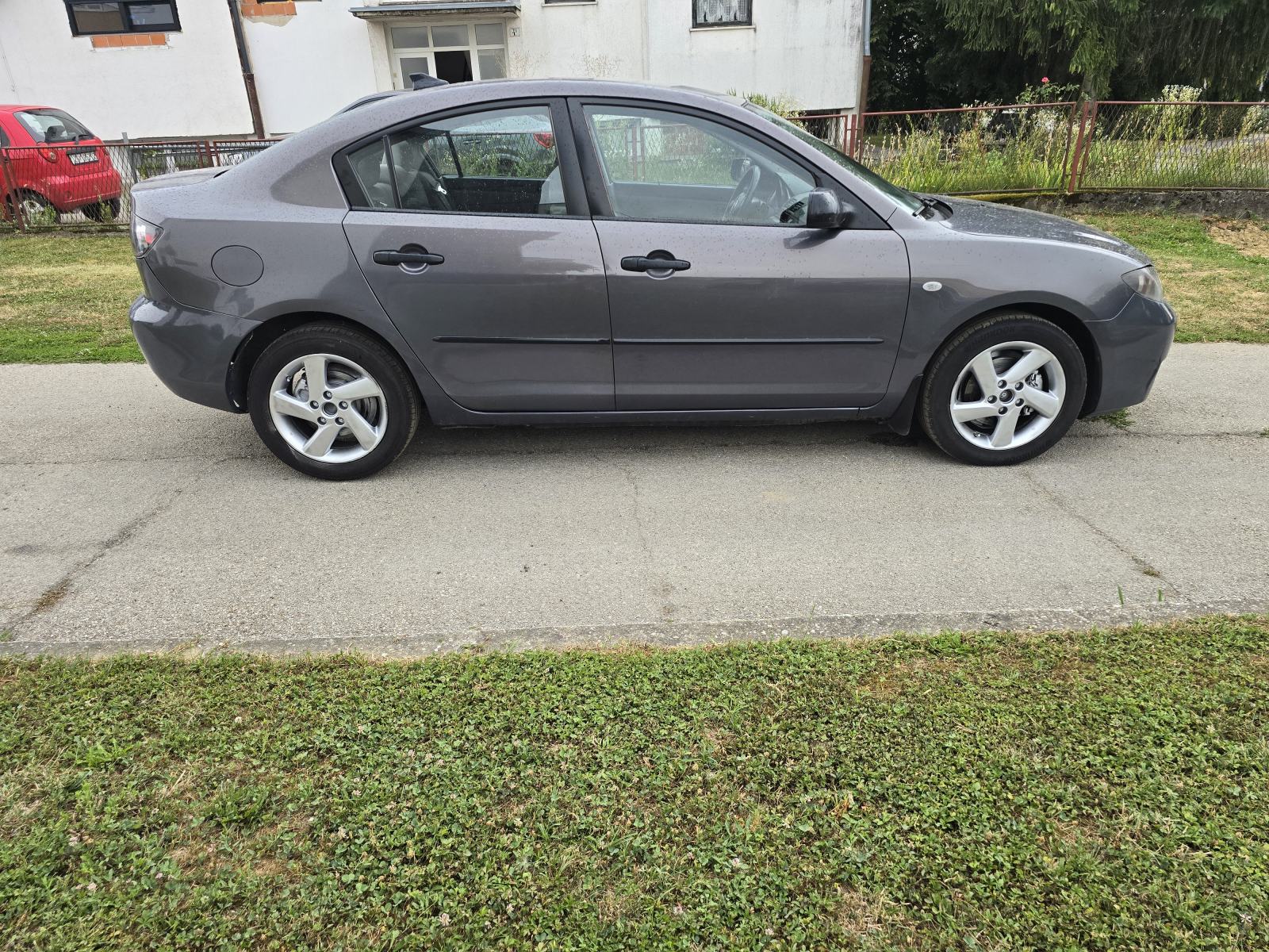 Mazda 3 1.6 diesel 80 kw. Reg 4/2027 može na kreditne kartice, fotografija 9