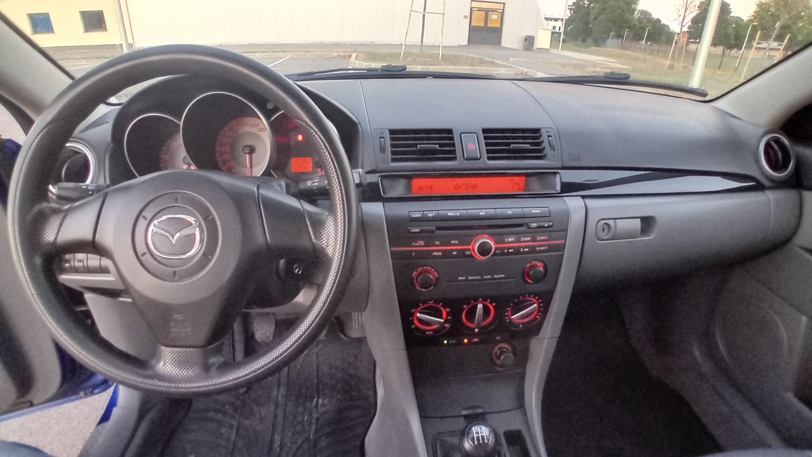 Mazda 3 1.6 diesel HR VOZILO samo 138.000 km reg. do 03/27, fotografija 9