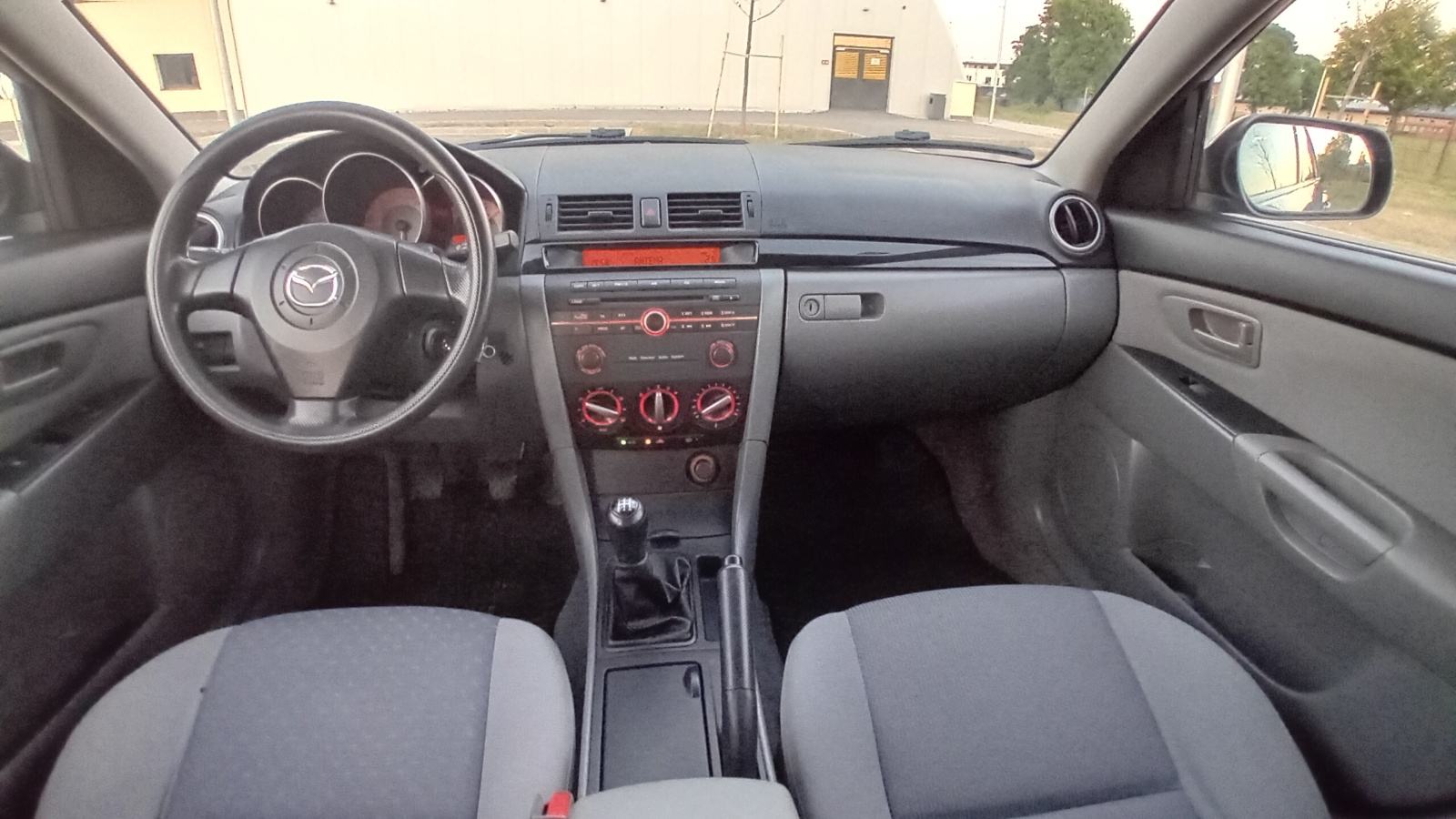 Mazda 3 1.6 diesel HR VOZILO samo 138.000 km reg. do 03/27, fotografija 11