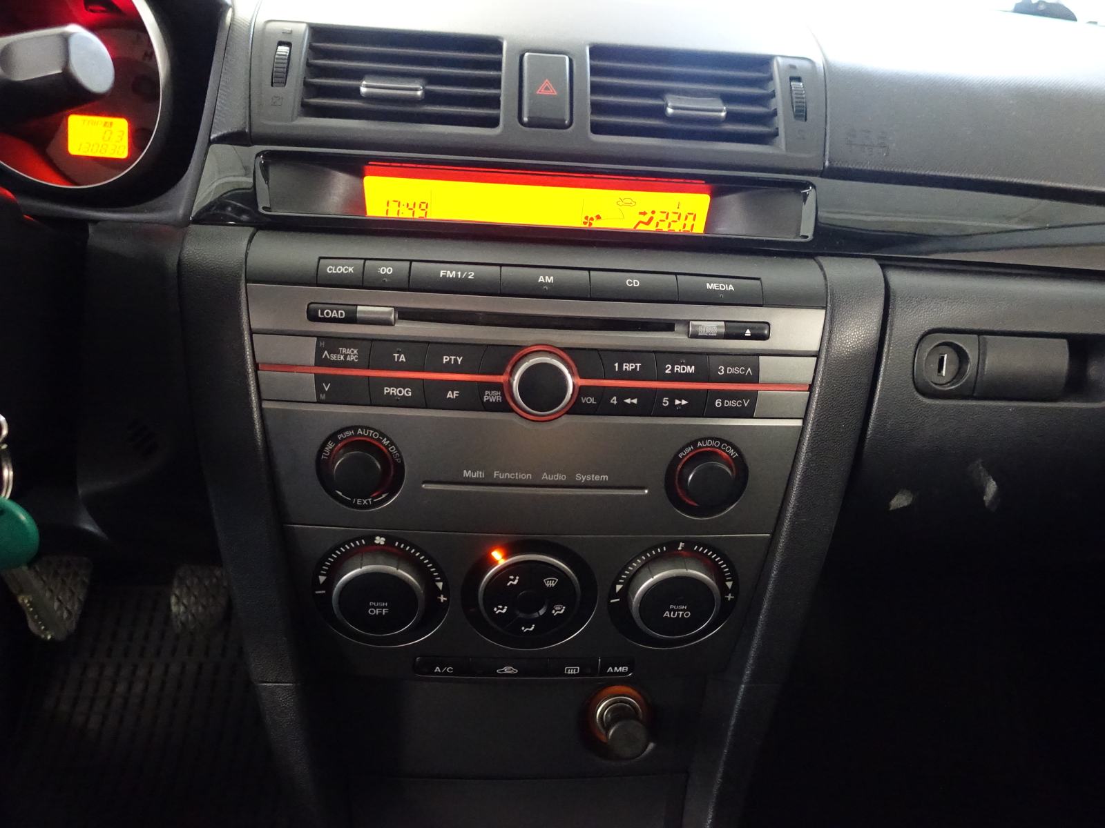 Mazda 3 1,6 i TE / HR auto / REG. DO 10/2026., fotografija 14