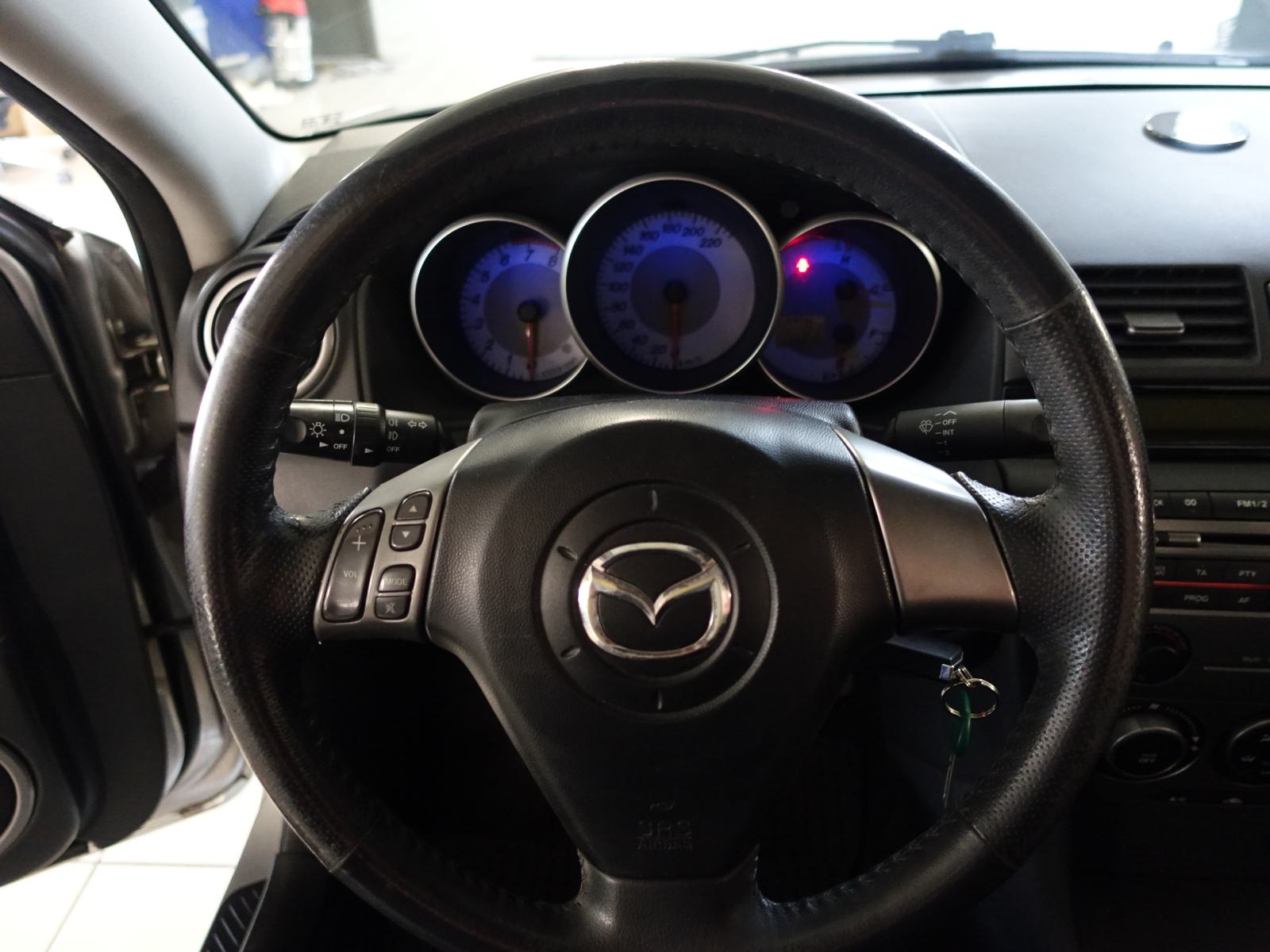 Mazda 3 1,6 i TE / HR auto / REG. DO 10/2026., fotografija 12
