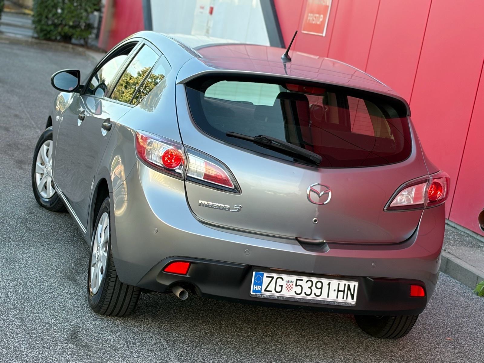 ••MAZDA 3 1.6I 2009 GODINA REDIZAJN REGISTRIRANA GODINU DANA!!!, fotografija 2