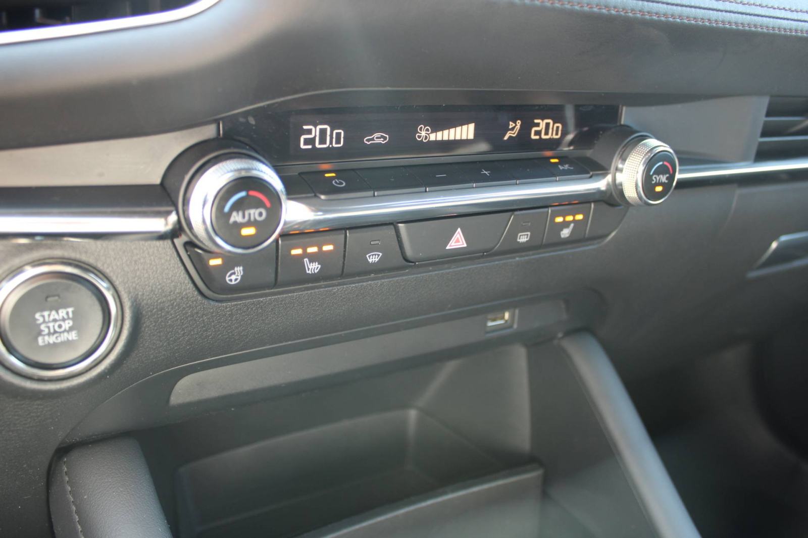 Mazda 3 2.0 X186 *HEAD-UP, LED, NAVIGACIJA, KAMERA* - nije uvoz, fotografija 20