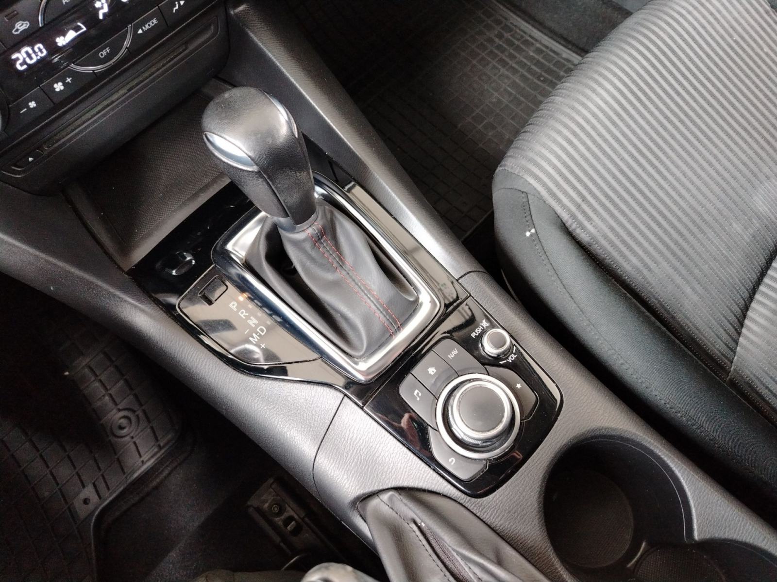 Mazda 3 2.2 CDTI Sport AT, fotografija 13