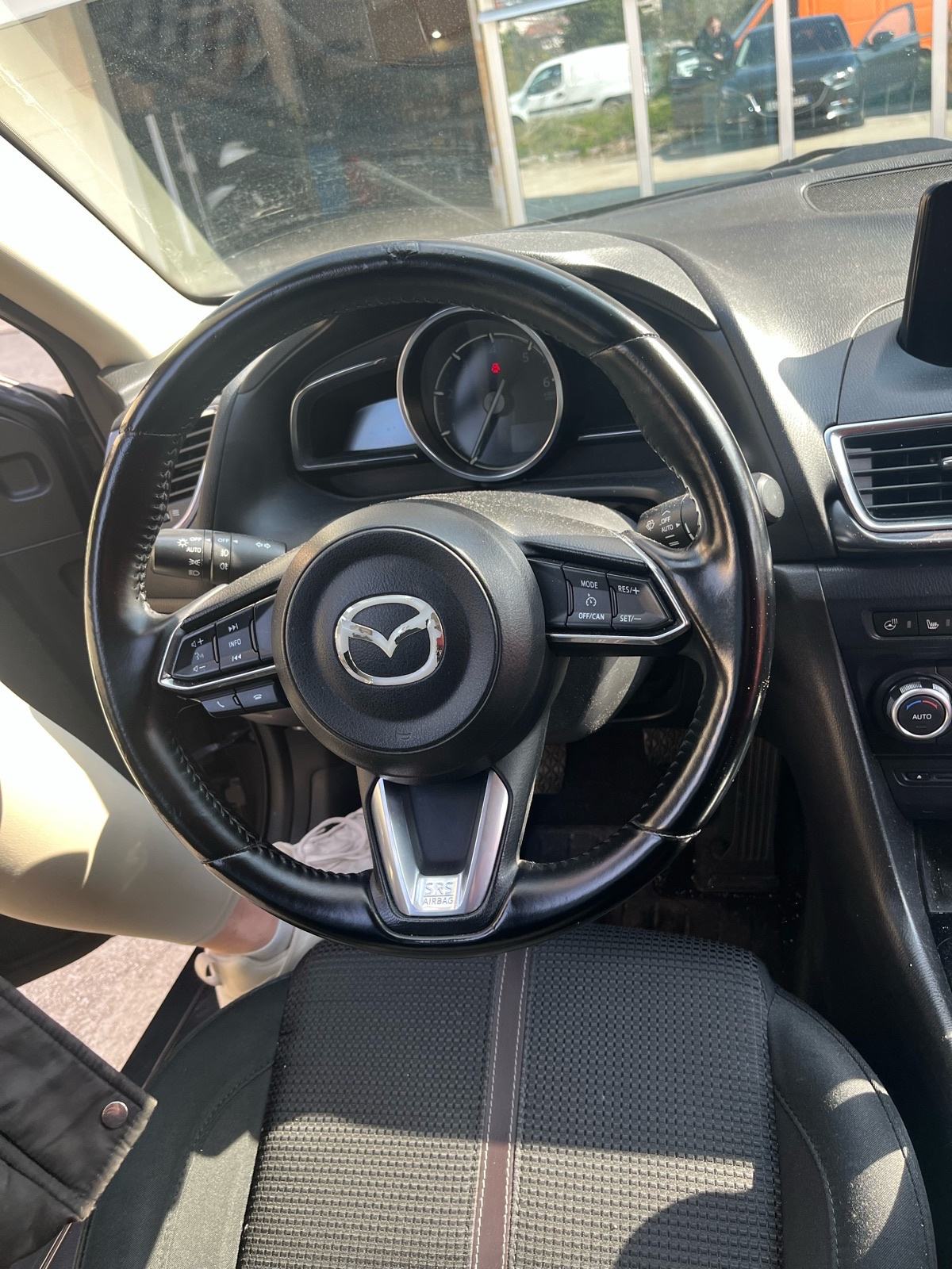 Mazda 3 2.2tdi, fotografija 2