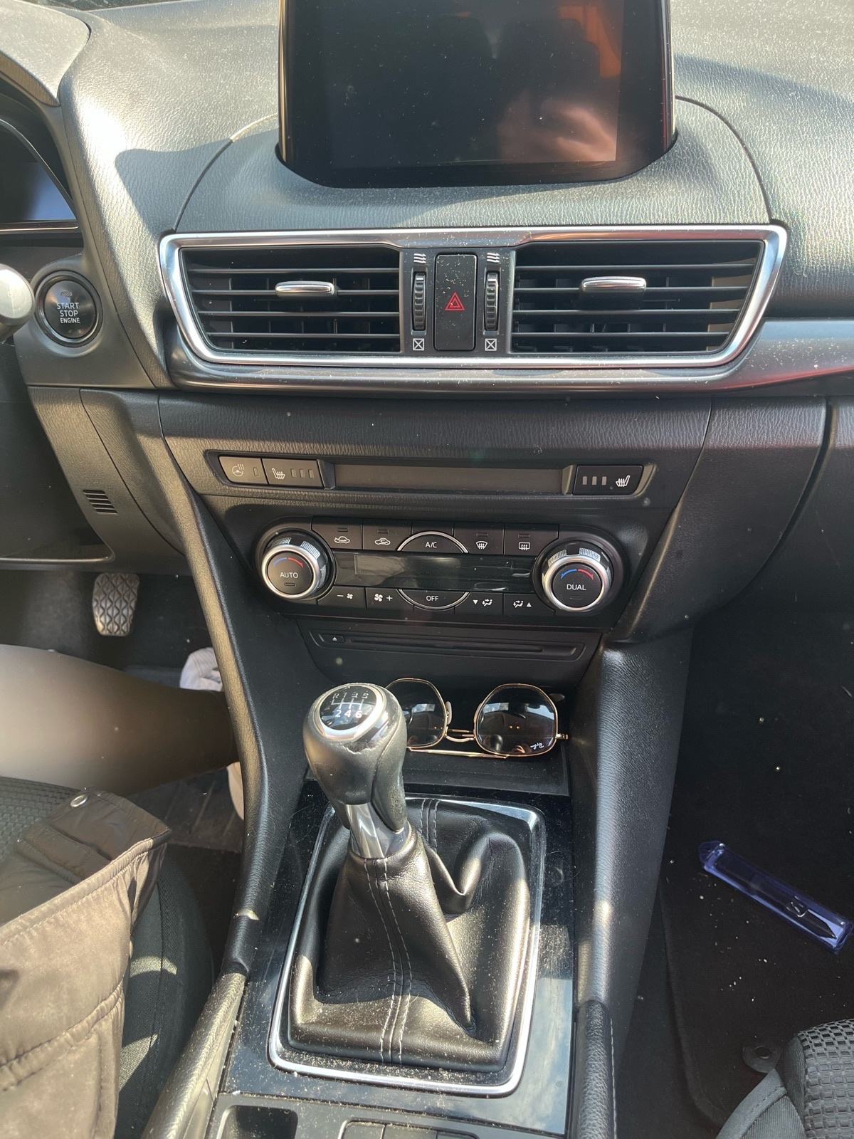 Mazda 3 2.2tdi, fotografija 3