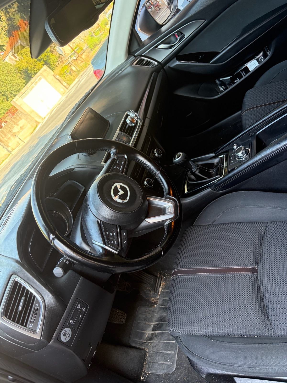 Mazda 3 2.2tdi, fotografija 10