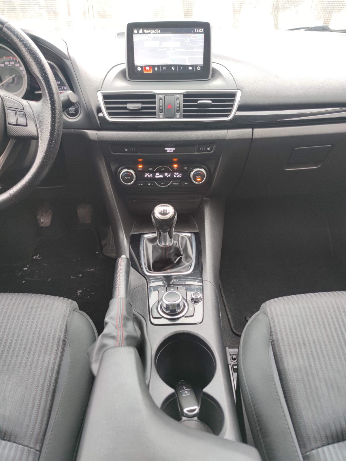 Mazda 3 CD150 NAVI SENZORI RVM SCBS TEMPOMAT GRIJANJE SJEDALA, fotografija 19