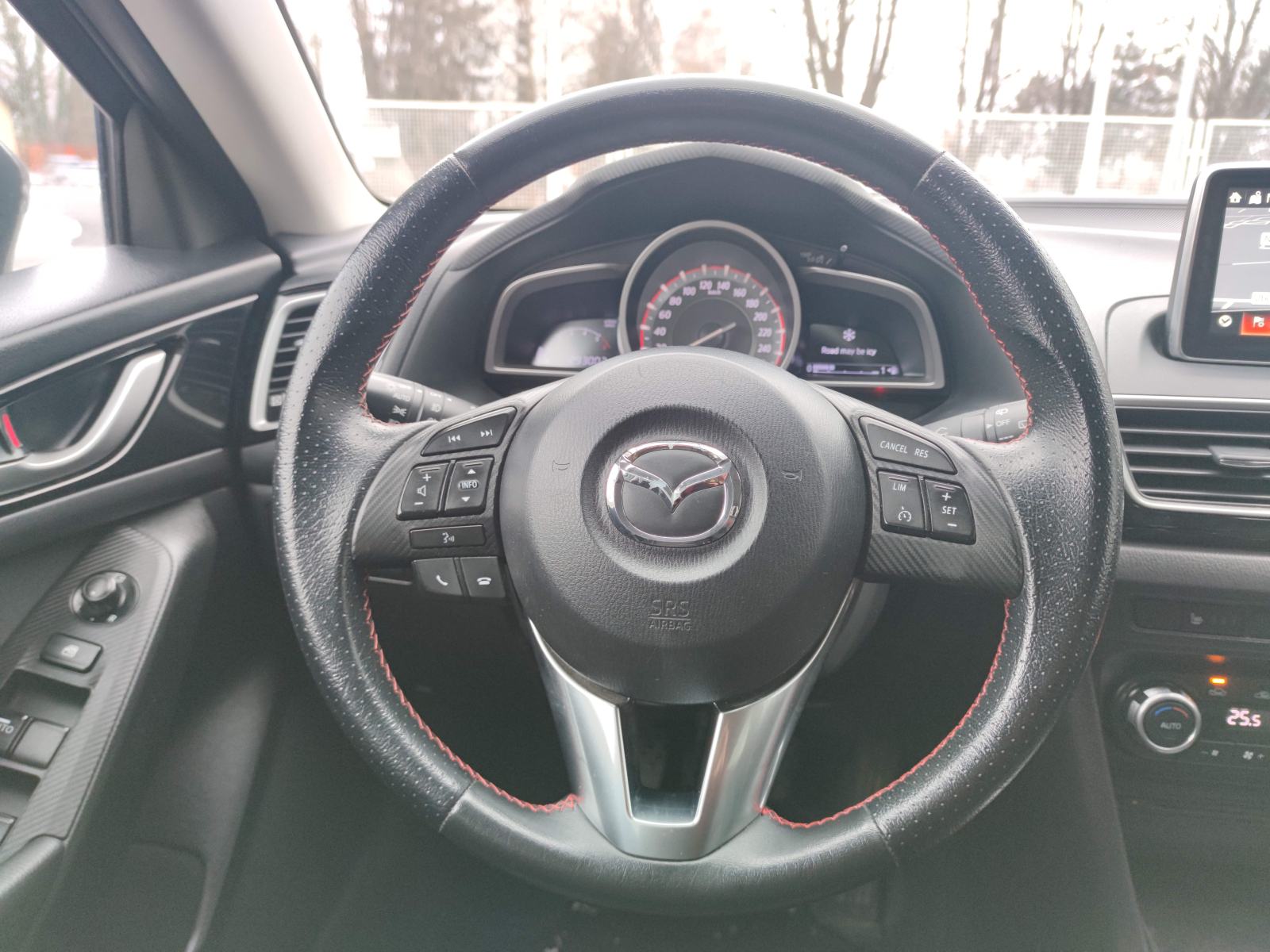Mazda 3 CD150 NAVI SENZORI RVM SCBS TEMPOMAT GRIJANJE SJEDALA, fotografija 18