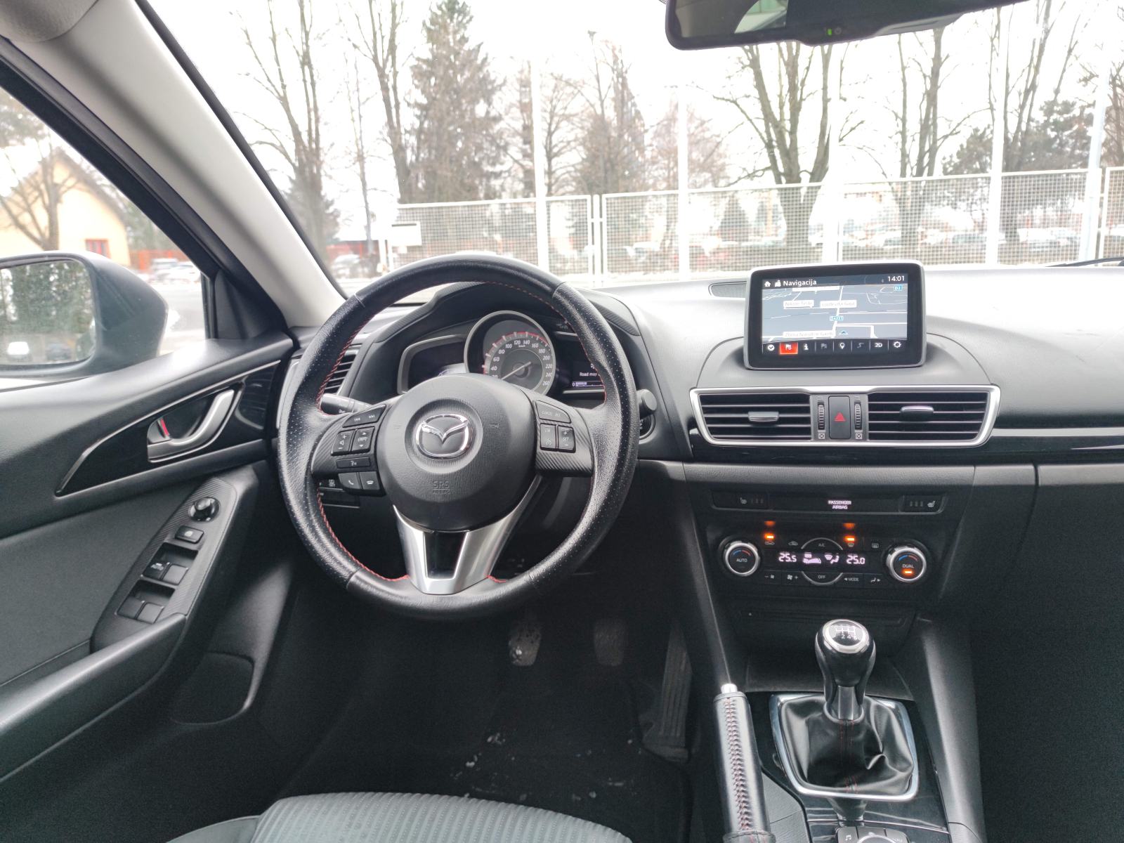 Mazda 3 CD150 NAVI SENZORI RVM SCBS TEMPOMAT GRIJANJE SJEDALA, fotografija 17