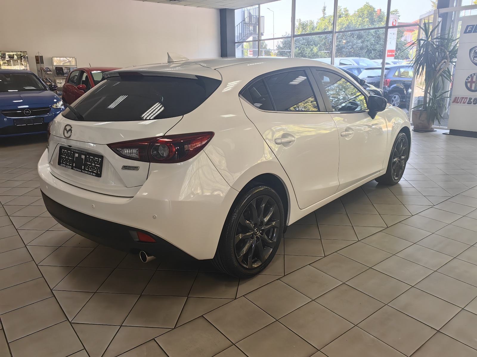 MAZDA 3 1.5 DIZEL*CD105*120.Tkm SERVISNA*2016.god*NAVI*KAMERA*JAMSTVO, fotografija 3