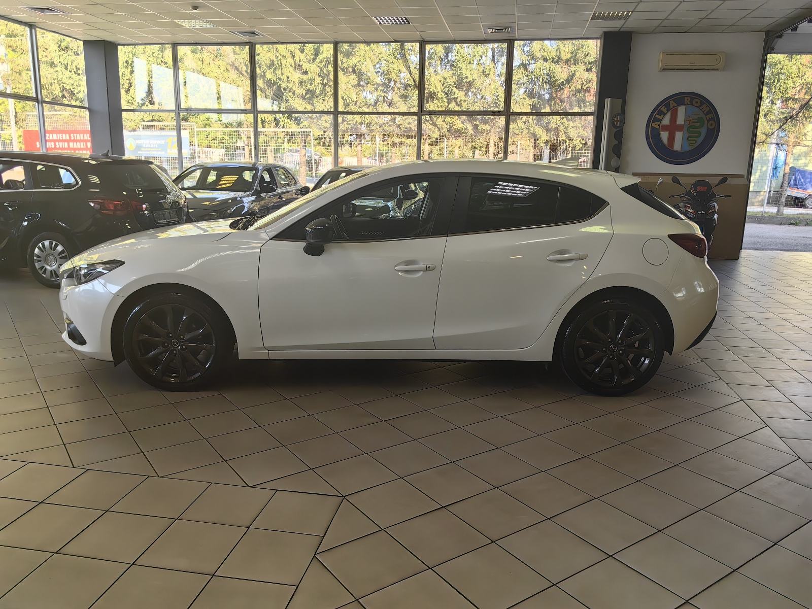 MAZDA 3 1.5 DIZEL*CD105*120.Tkm SERVISNA*2016.god*NAVI*KAMERA*JAMSTVO, fotografija 5