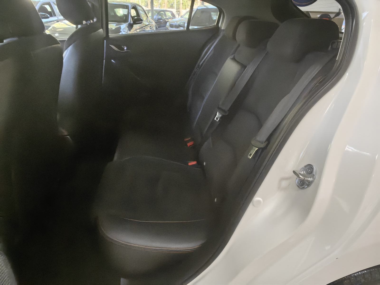MAZDA 3 1.5 DIZEL*CD105*120.Tkm SERVISNA*2016.god*NAVI*KAMERA*JAMSTVO, fotografija 19