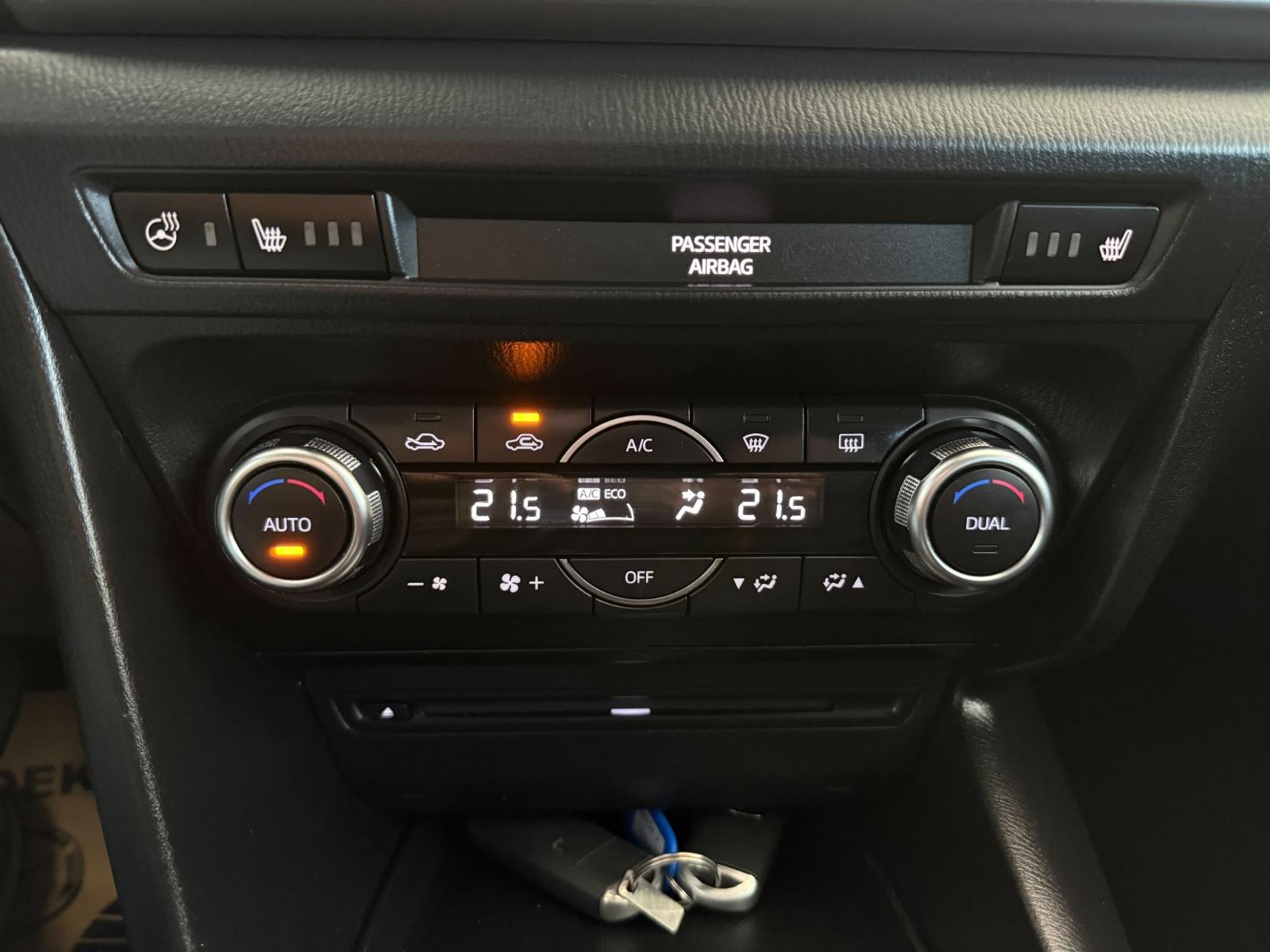 Mazda 3 G120 REVOLUTION NAVI KAMERA PARKIRNI SERVISNA, fotografija 19