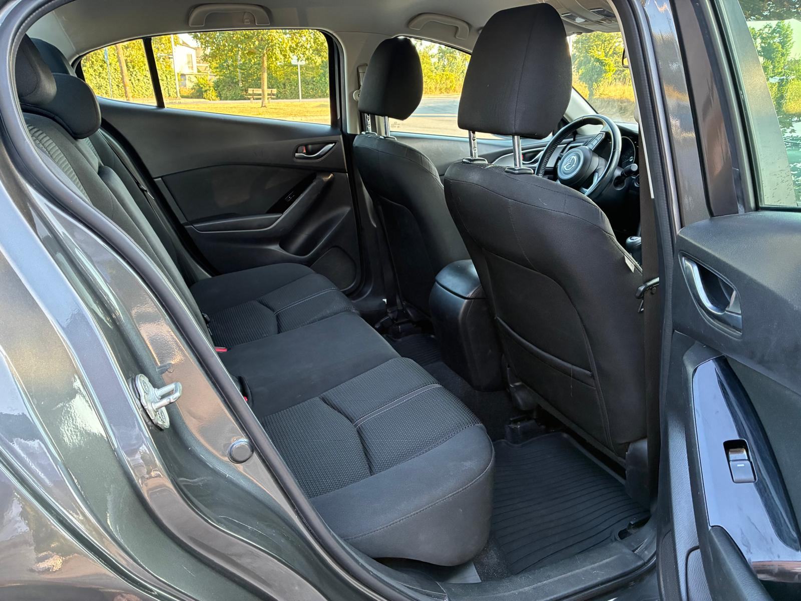 Mazda 3 G120 Sedan, fotografija 9