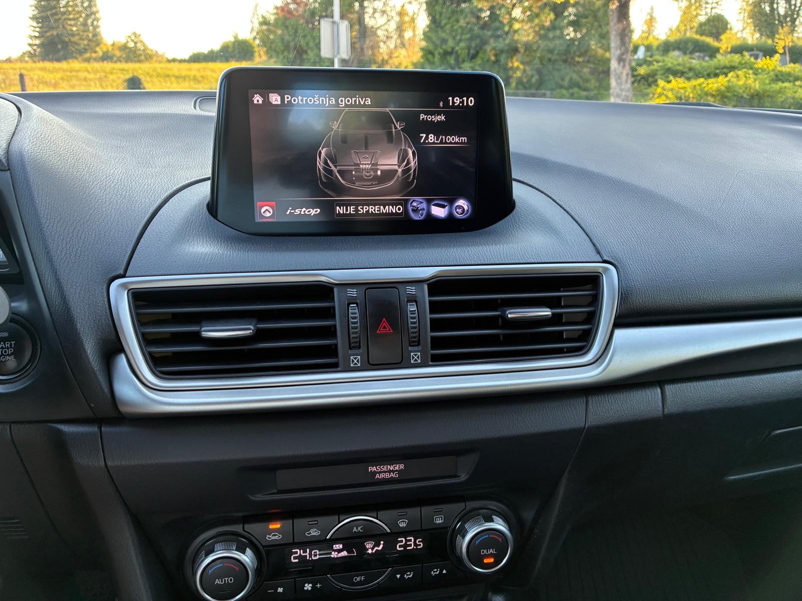 Mazda 3 G120 Sedan, fotografija 11