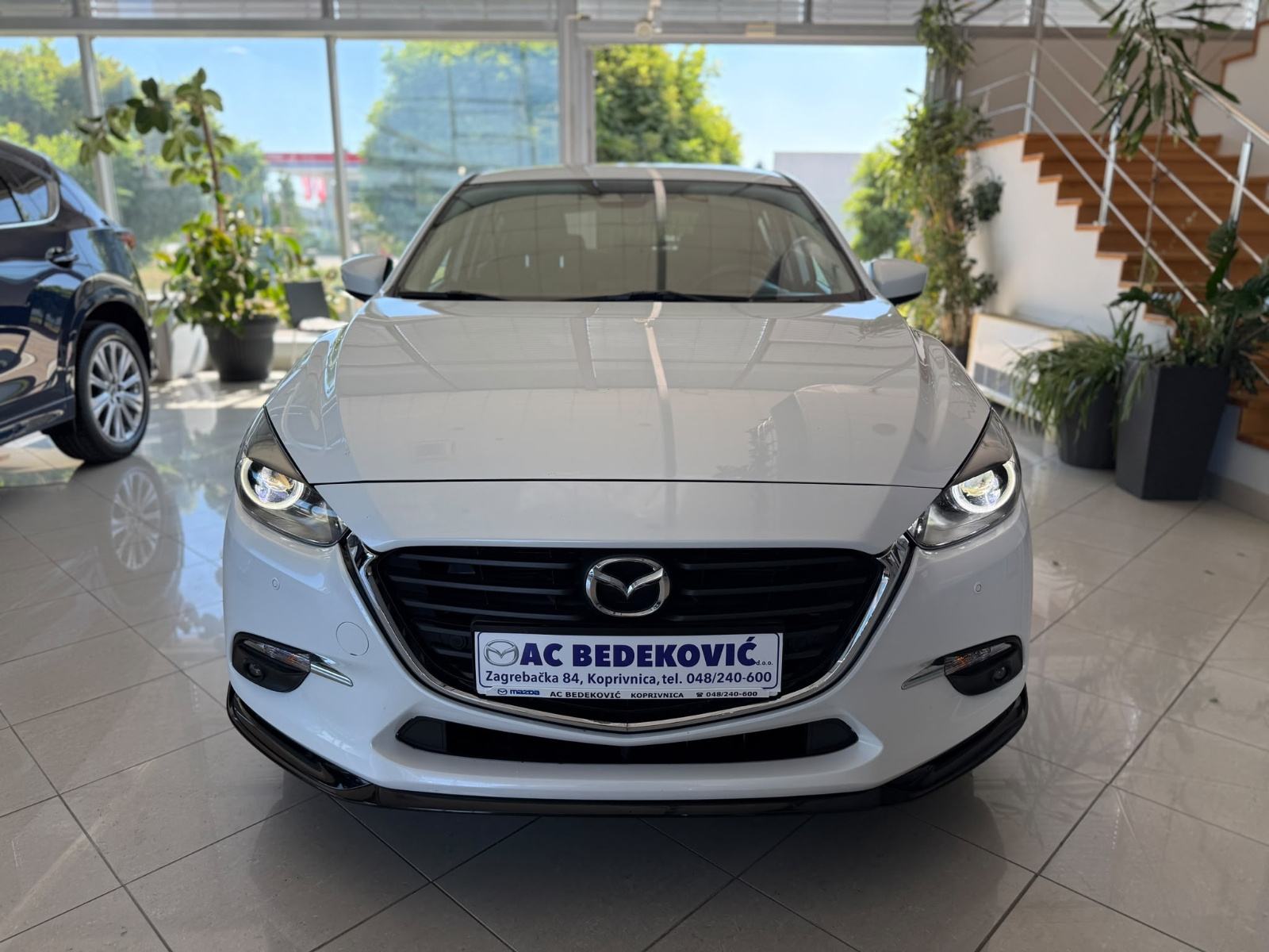 Mazda 3 G120 ATTRACTION SERVISNA TOP STANJE, fotografija 2
