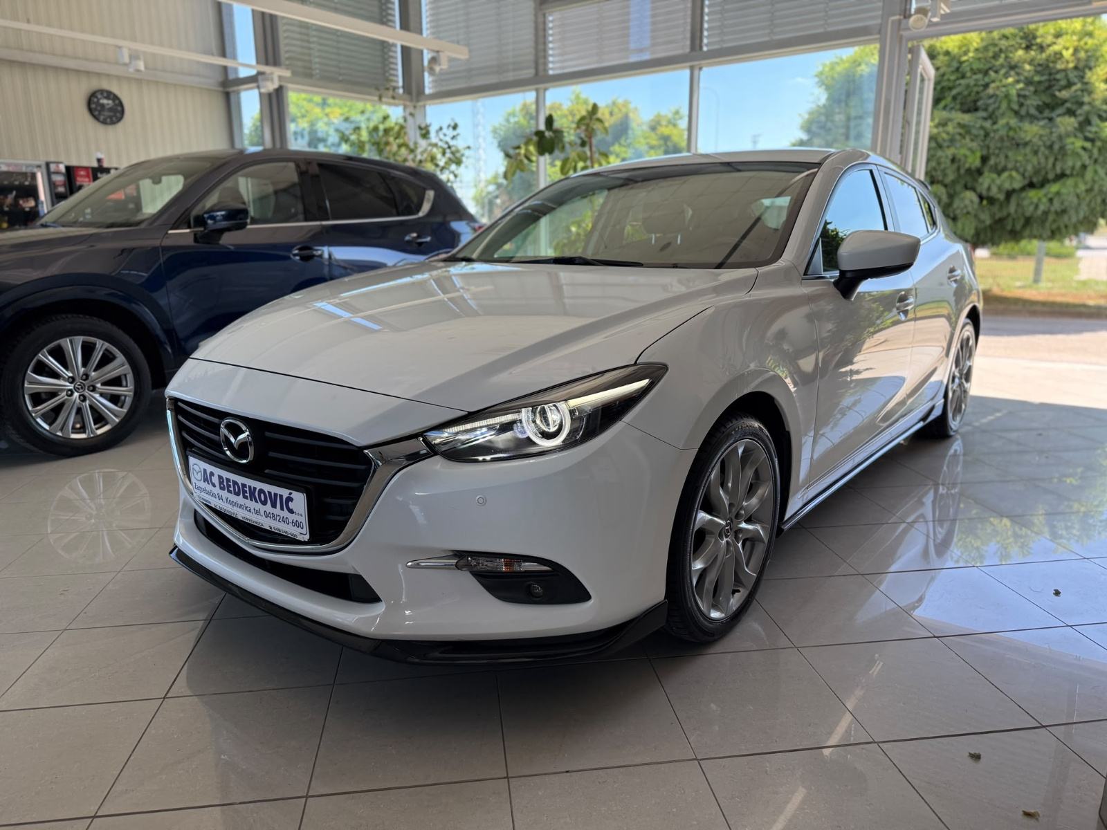 Mazda 3 G120 ATTRACTION SERVISNA TOP STANJE, fotografija 3
