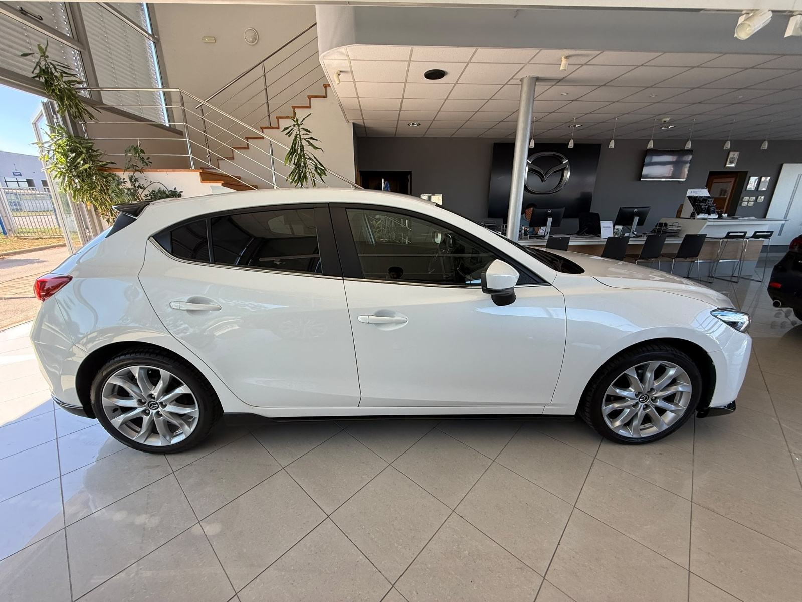 Mazda 3 G120 ATTRACTION SERVISNA TOP STANJE, fotografija 8