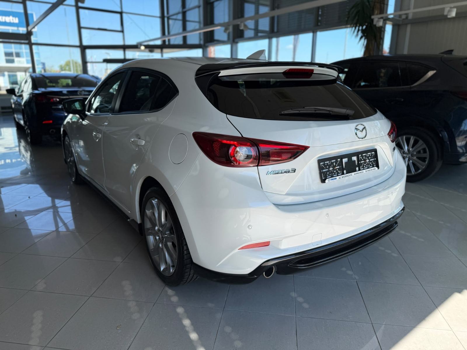Mazda 3 G120 ATTRACTION SERVISNA TOP STANJE, fotografija 5