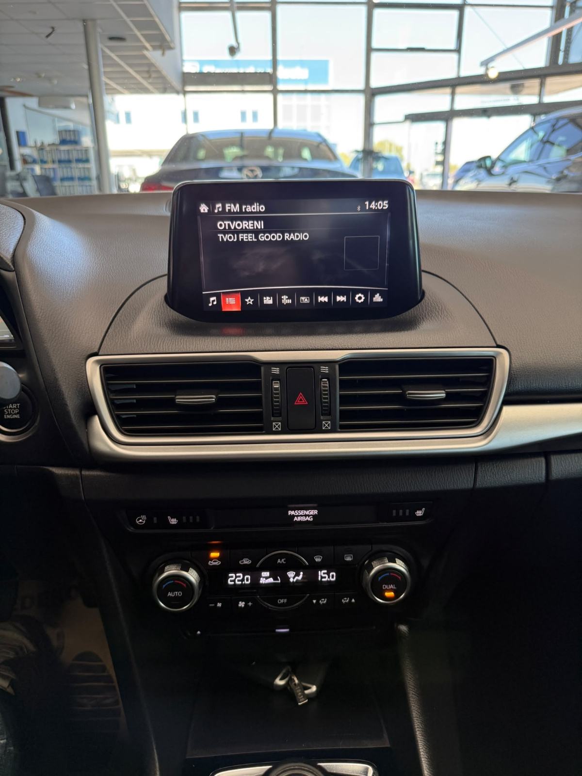 Mazda 3 G120 ATTRACTION SERVISNA TOP STANJE, fotografija 13